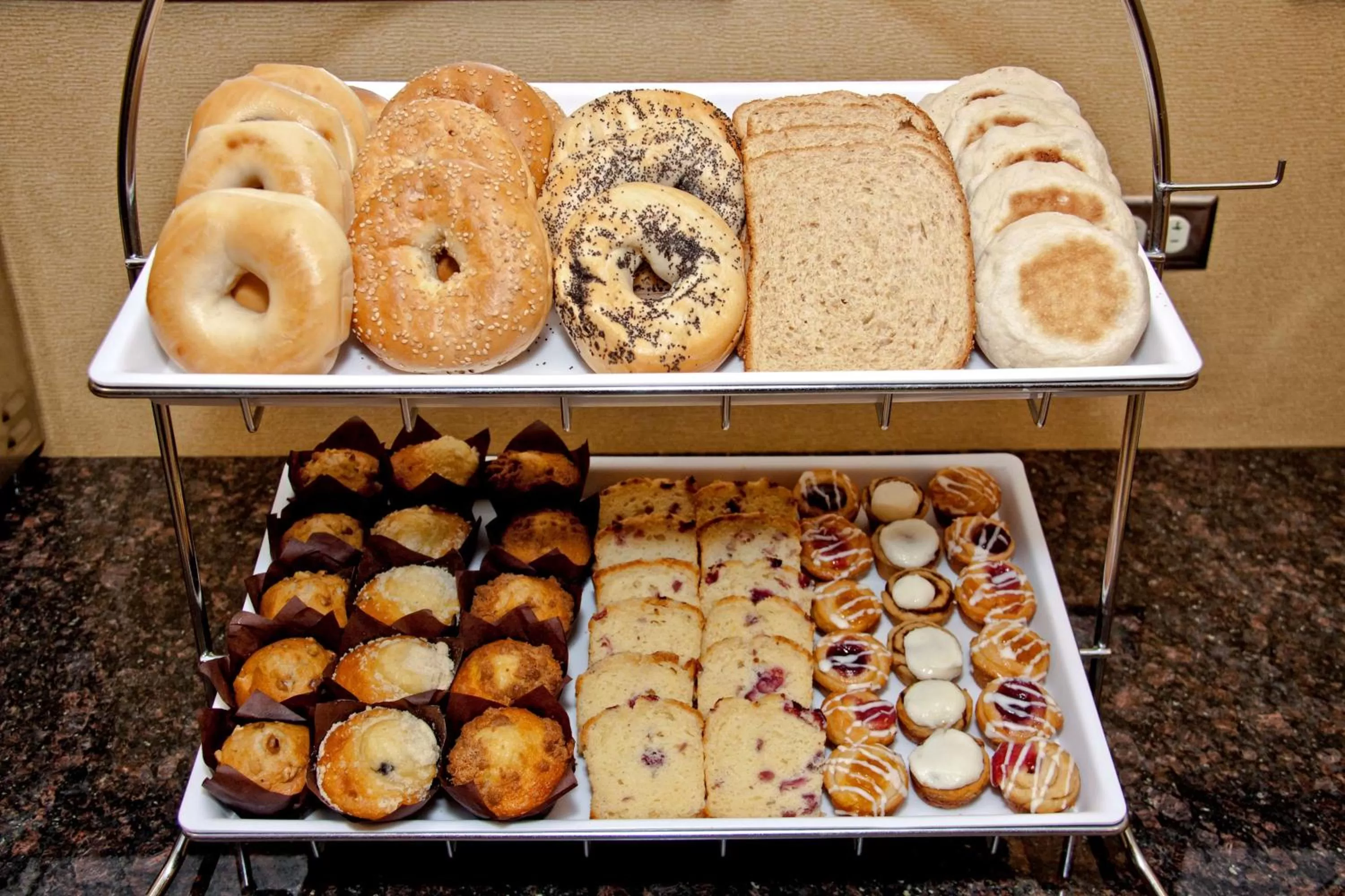 Dining area in Hampton Inn & Suites Rochester/Henrietta