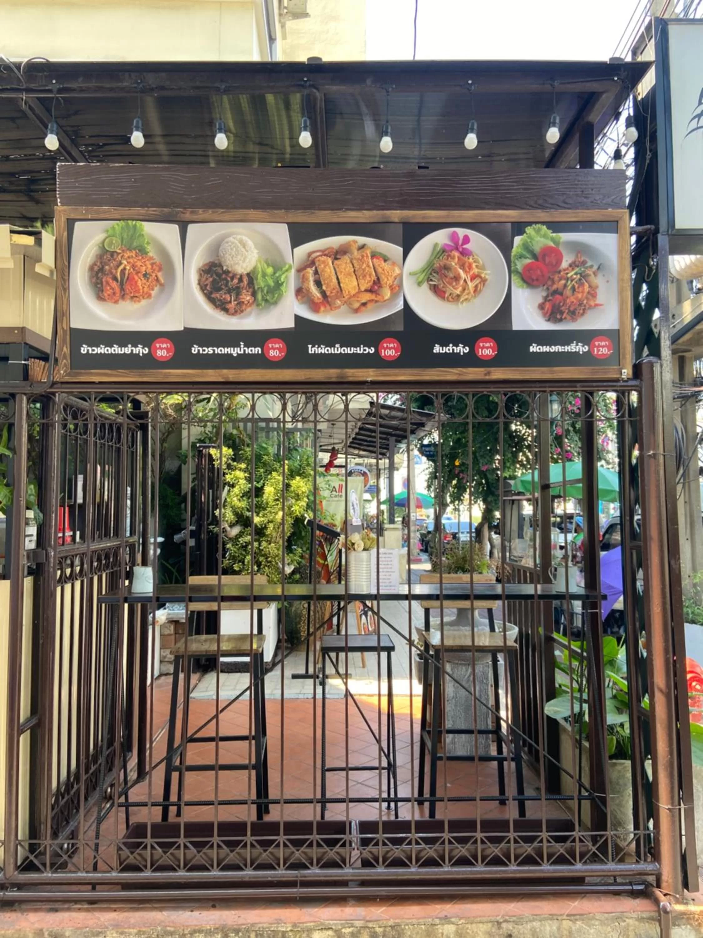 Restaurant/places to eat in KC guest house