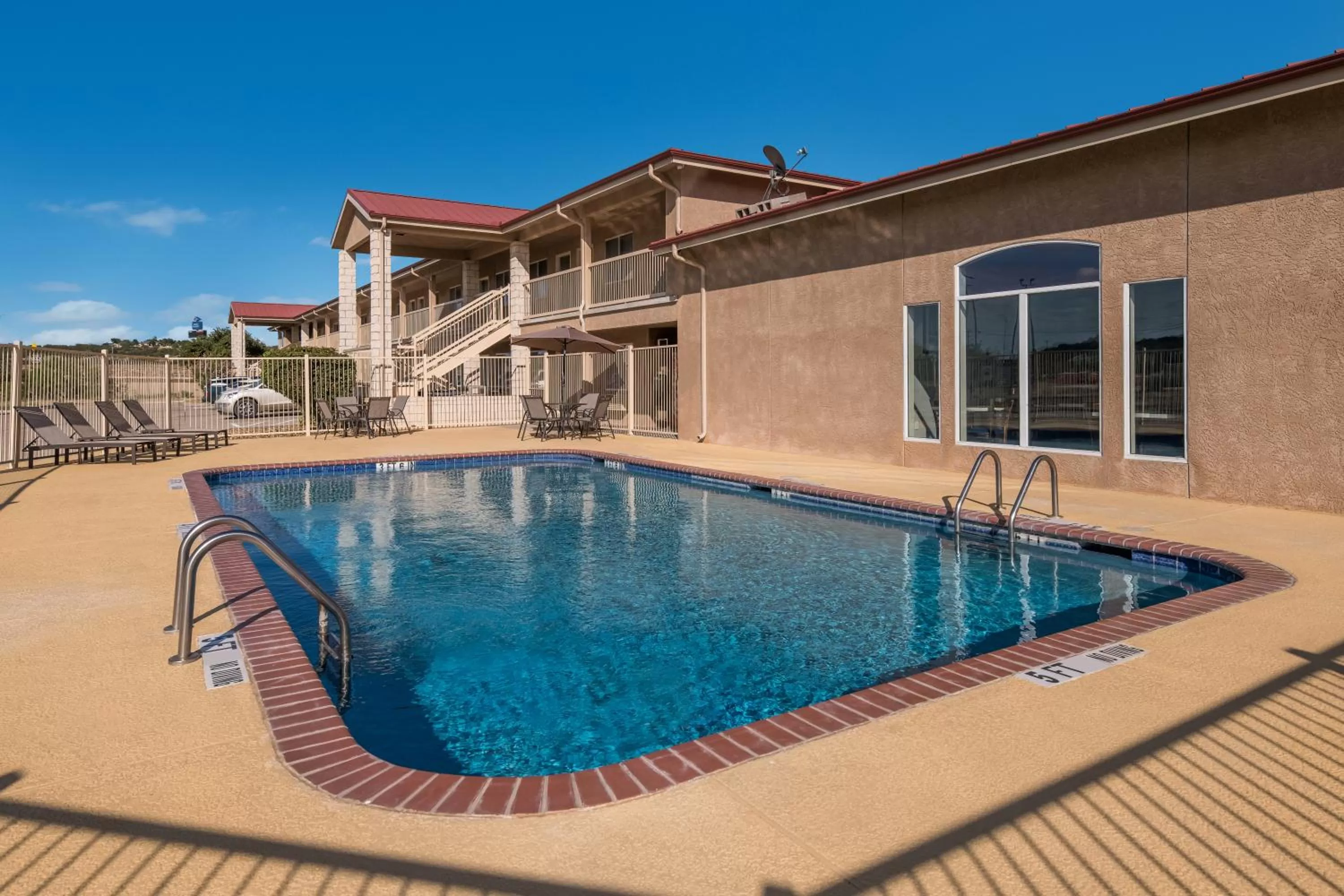 Swimming pool in Quality Inn Sonora TX