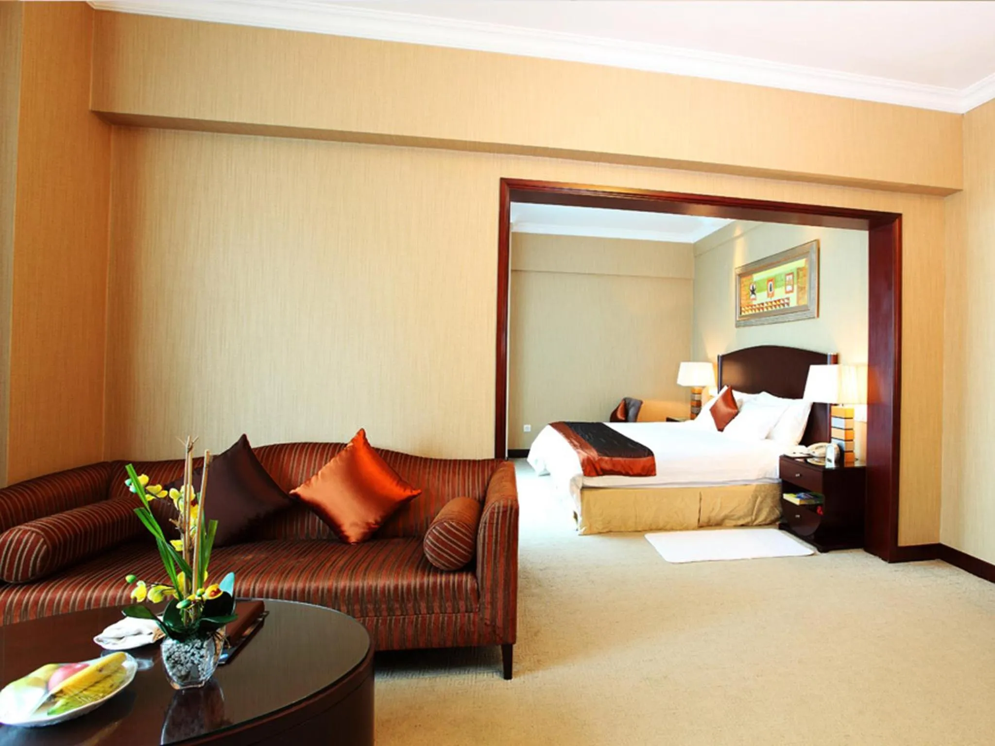 Bedroom, Bed in Grand International Hotel