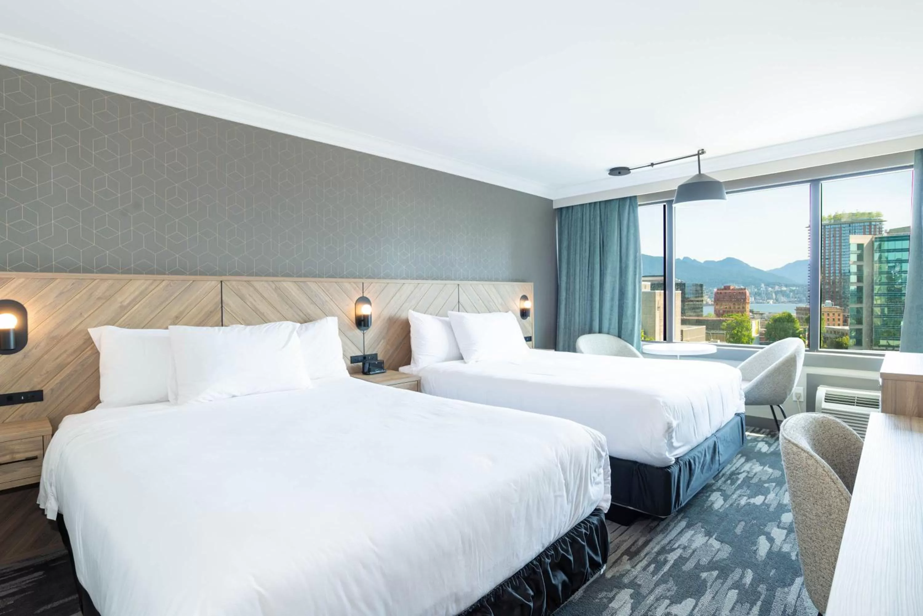 Photo of the whole room, Bed in Sandman Hotel Vancouver Downtown