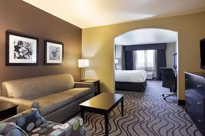 Bed in La Quinta by Wyndham Meridian / Boise West