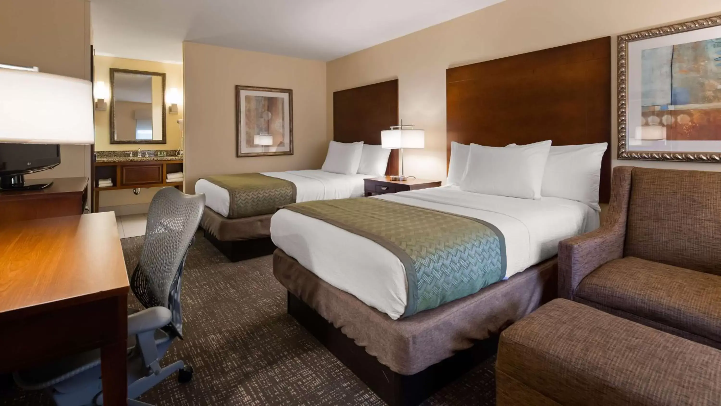 Double Room with Two Double Beds - Non-Smoking in Best Western Seaway Inn Double Room with Two Double Beds - Non-Smoking in Best Western Seaway Inn