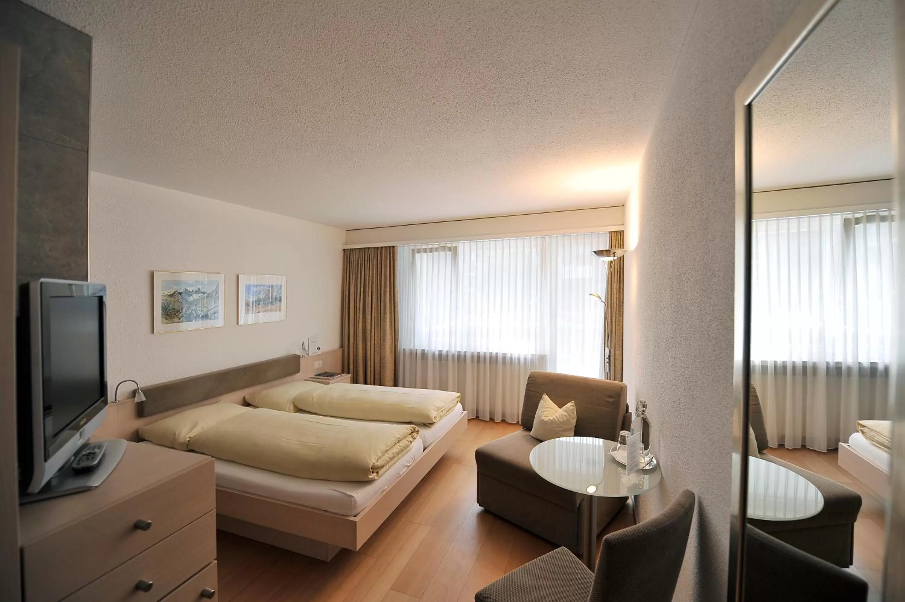 Photo of the whole room, Bed in Hotel Belmont