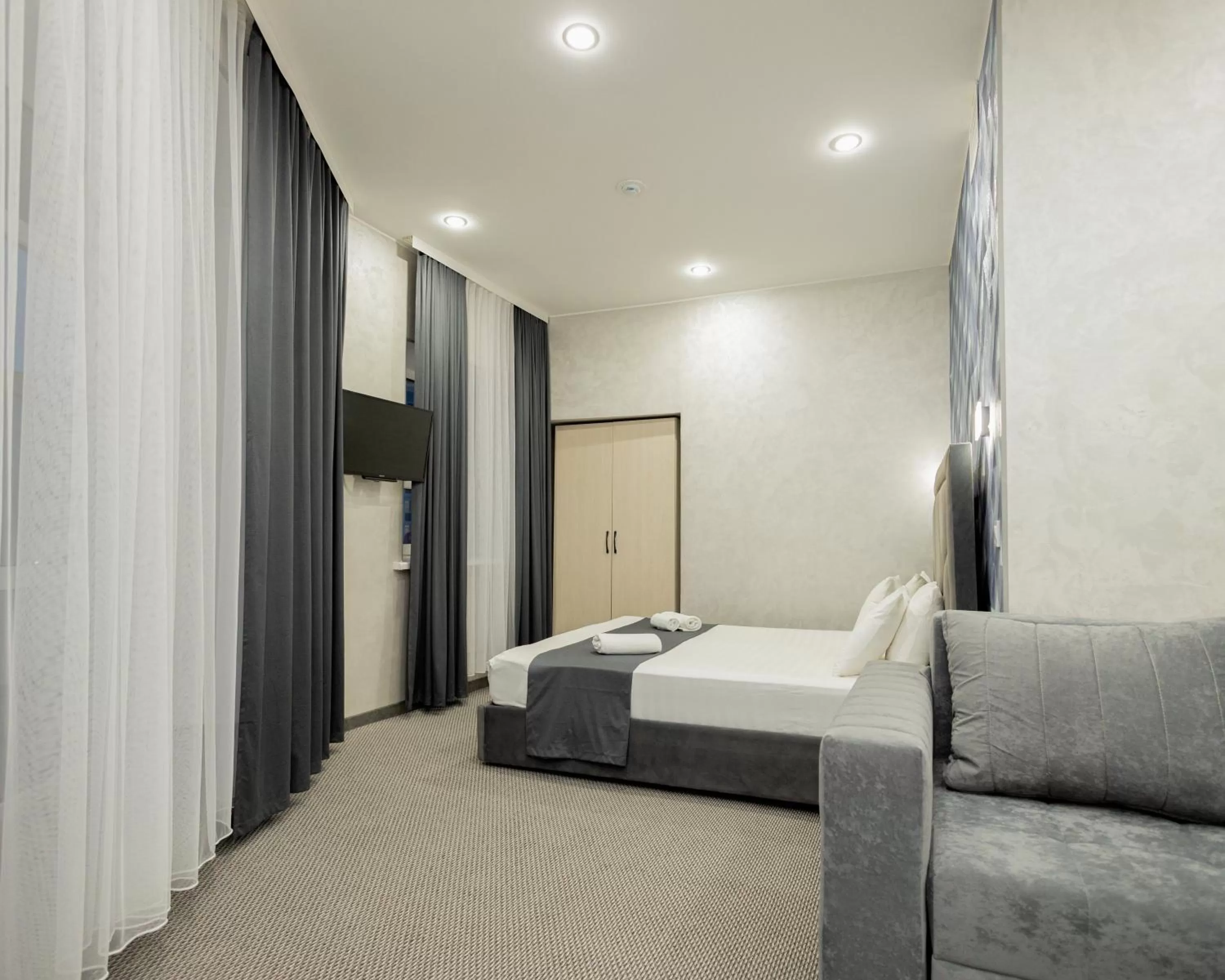 TV and multimedia, Bed in "Rush Hotel"