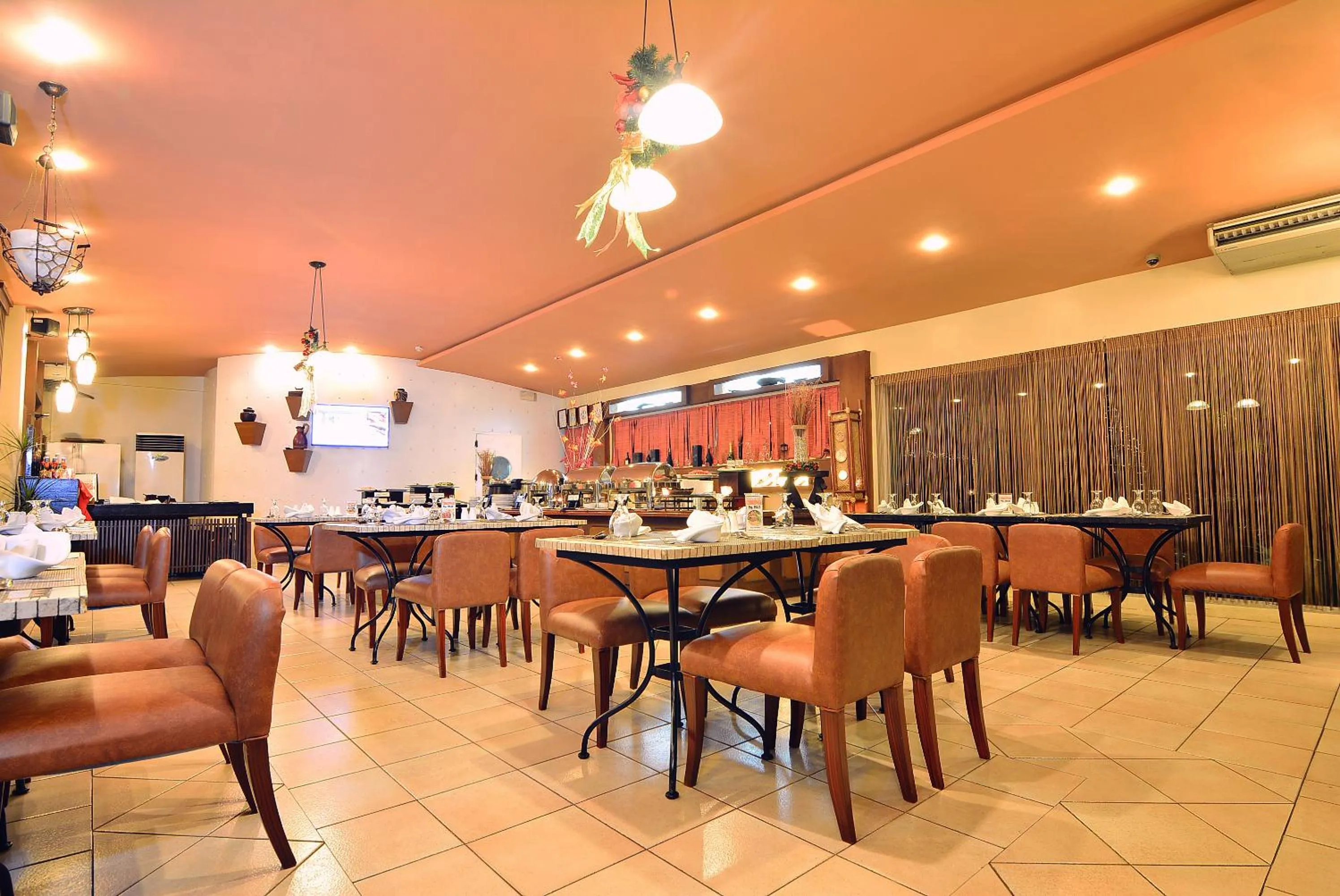 Restaurant/places to eat in Citystate Asturias Hotel Palawan