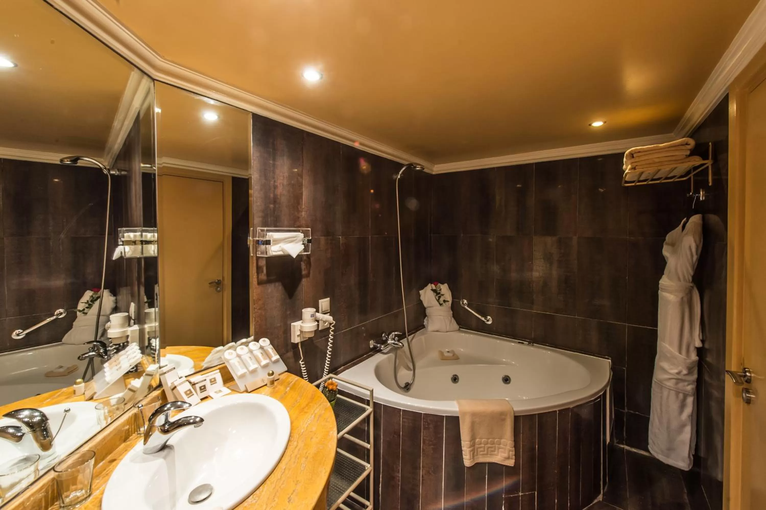 Hot Tub in Hotel Toubkal