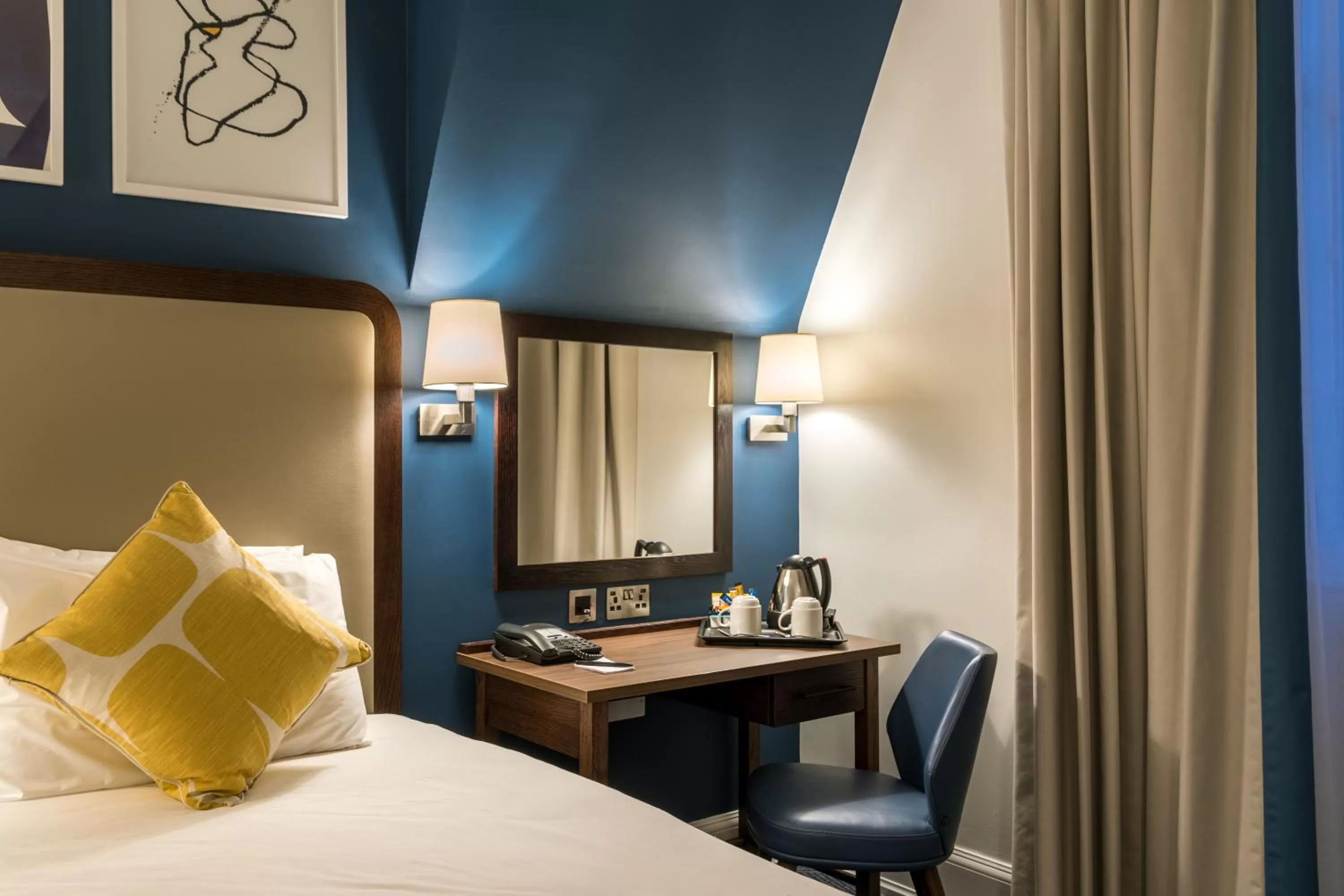 Bed in voco Grand Central Glasgow by IHG