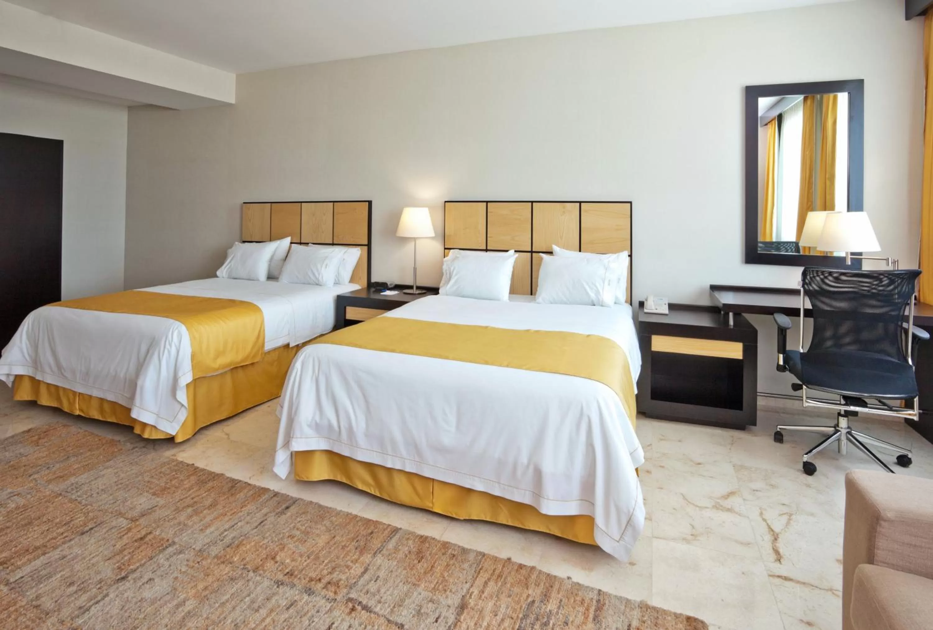 Photo of the whole room, Bed in Holiday Inn Express Ciudad Del Carmen by IHG
