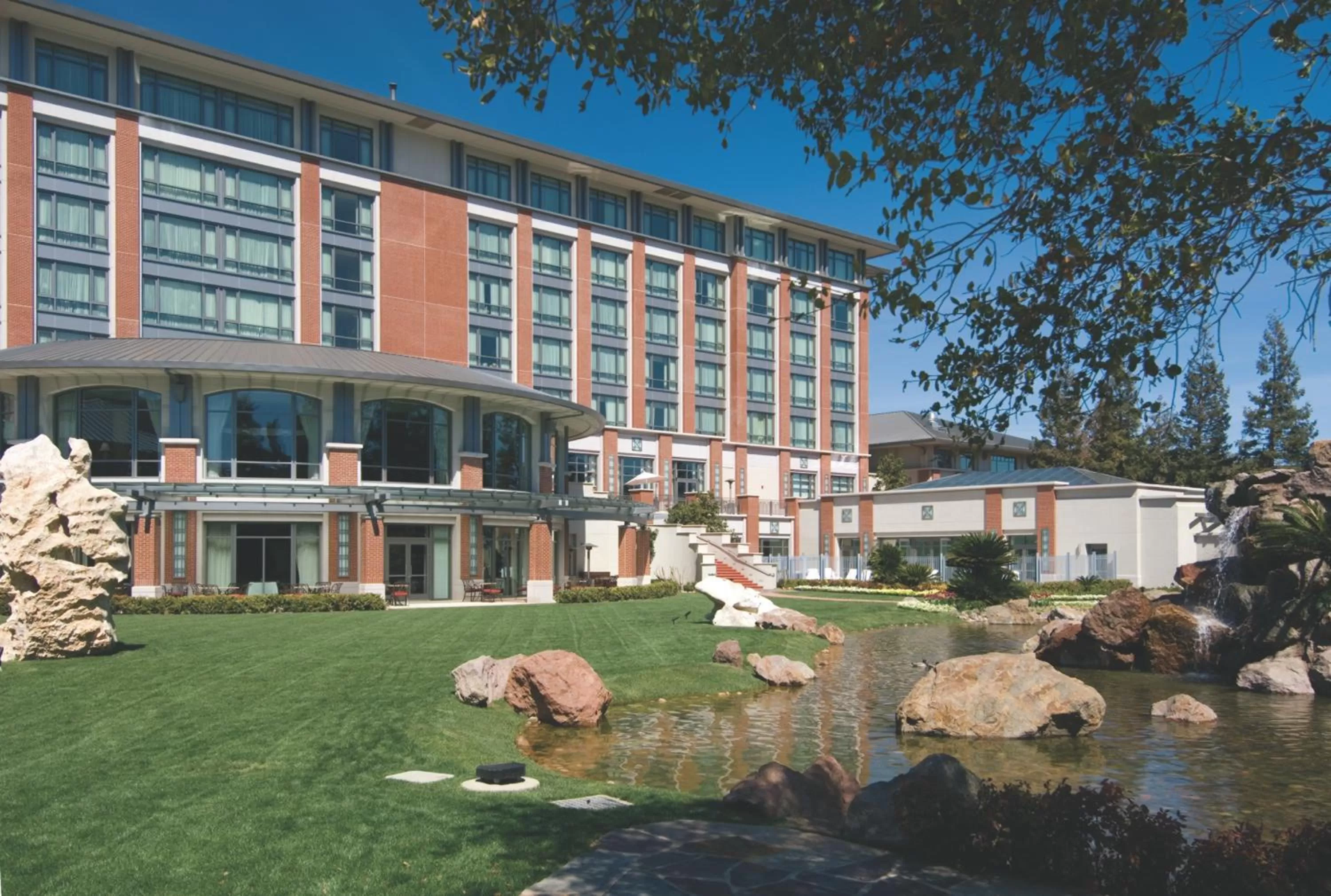 Facade/entrance in Four Seasons Hotel Westlake Village