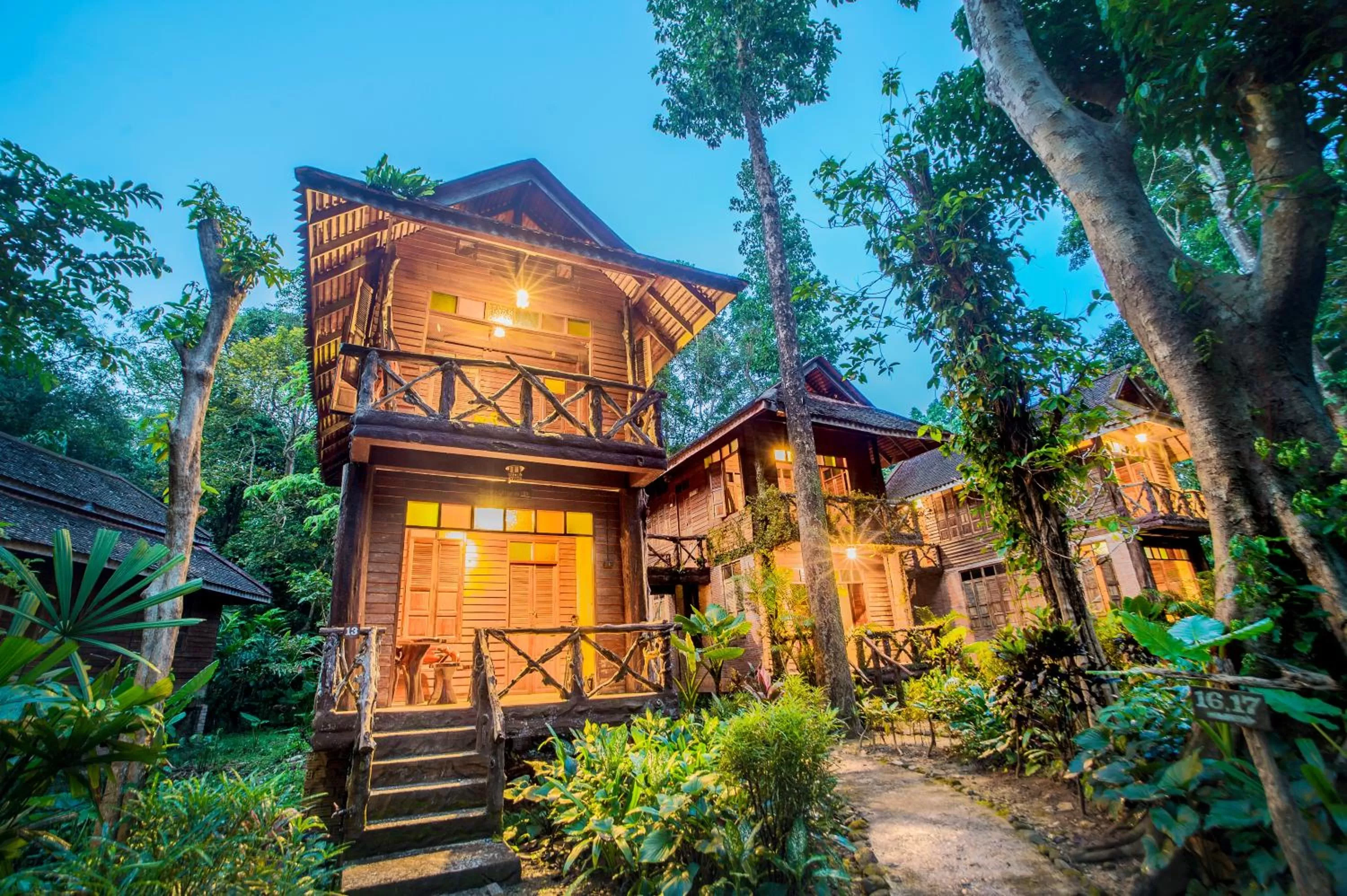 Property building in Art's Riverview Lodge