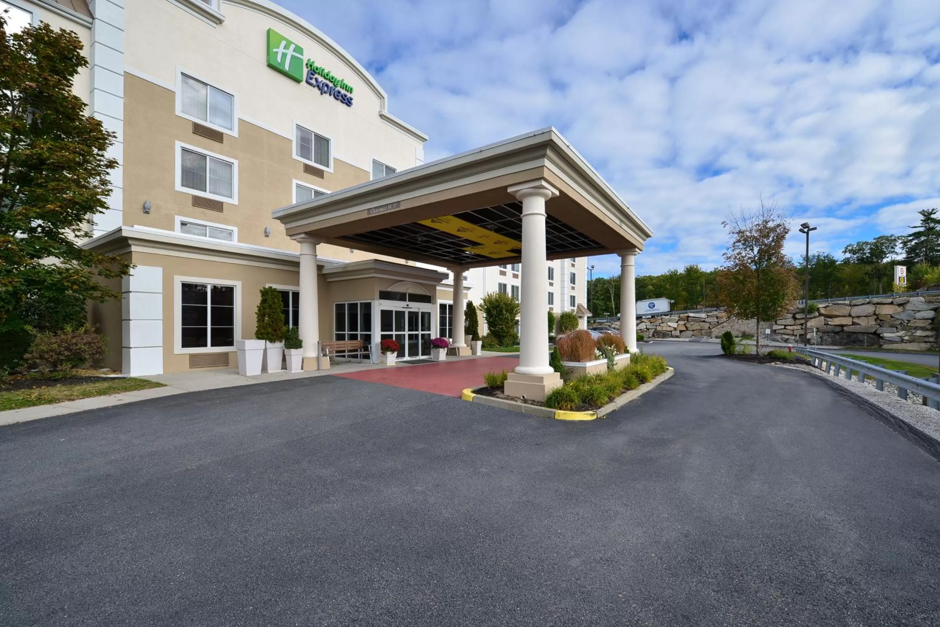 Facade/entrance in Holiday Inn Express Boston-Milford by IHG