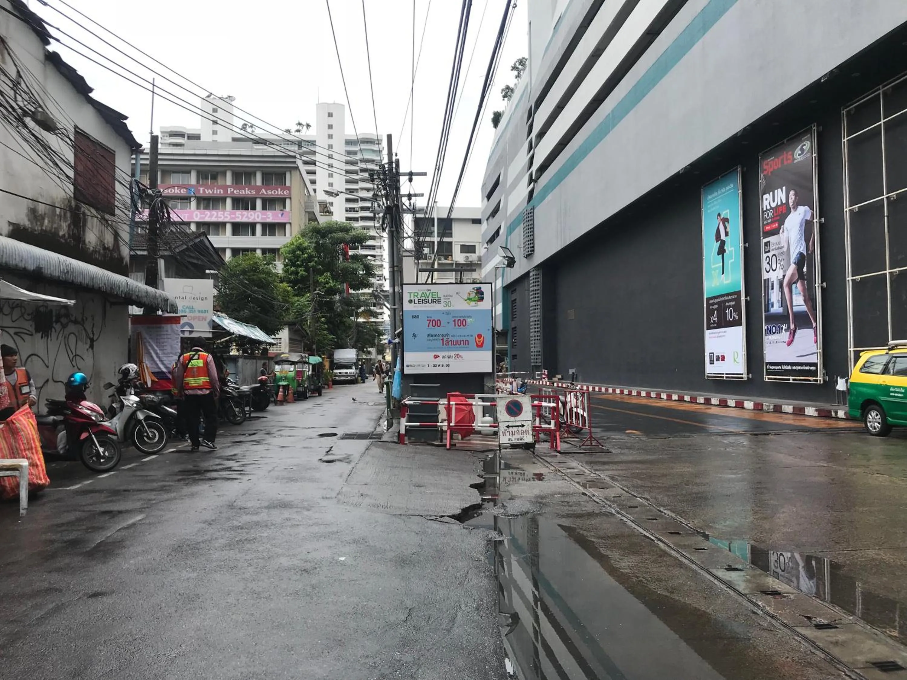 Nearby landmark in Twin Peaks Sukhumvit Suites