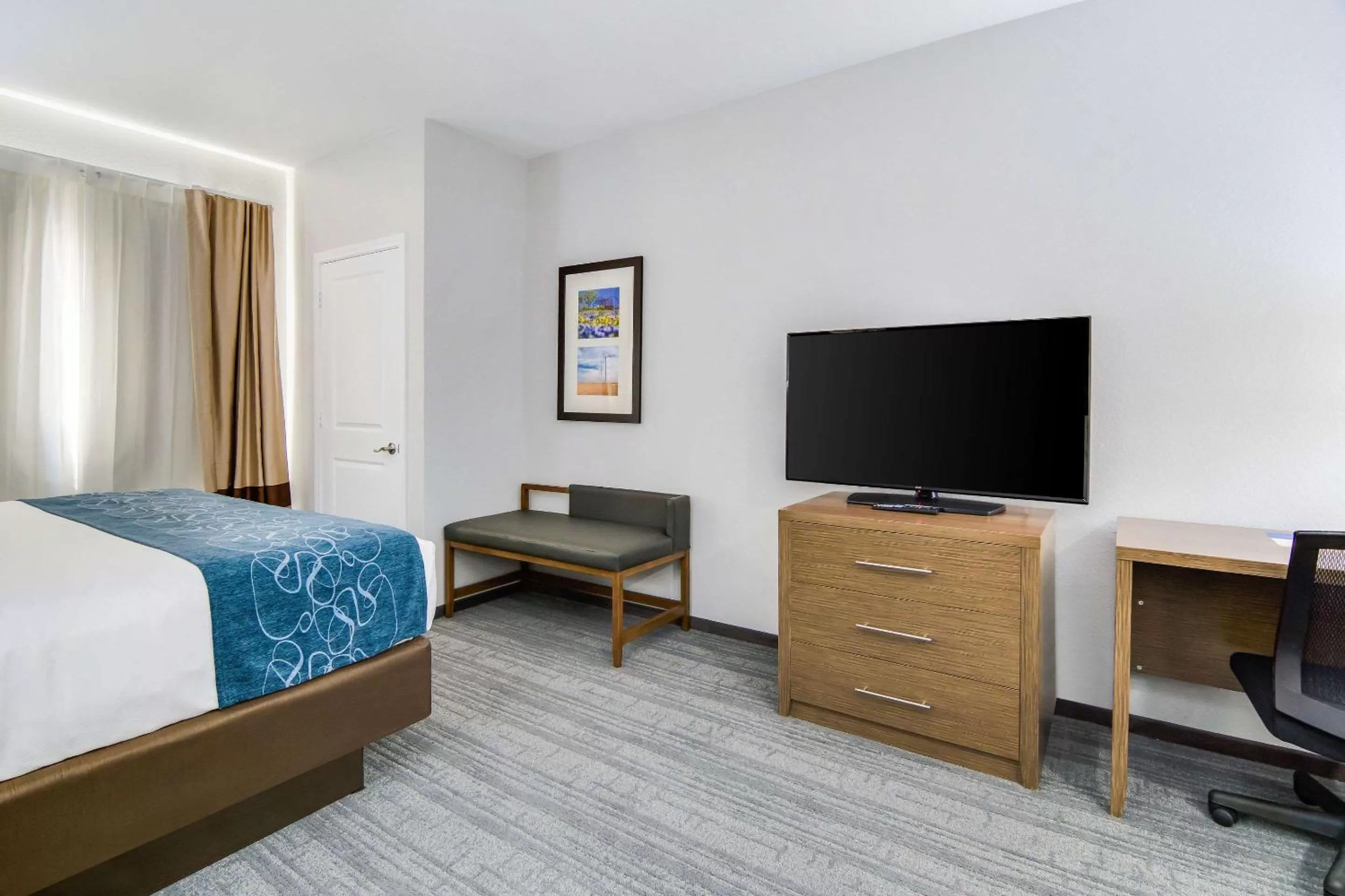 Bedroom, Bed in Comfort Suites DeSoto Dallas South