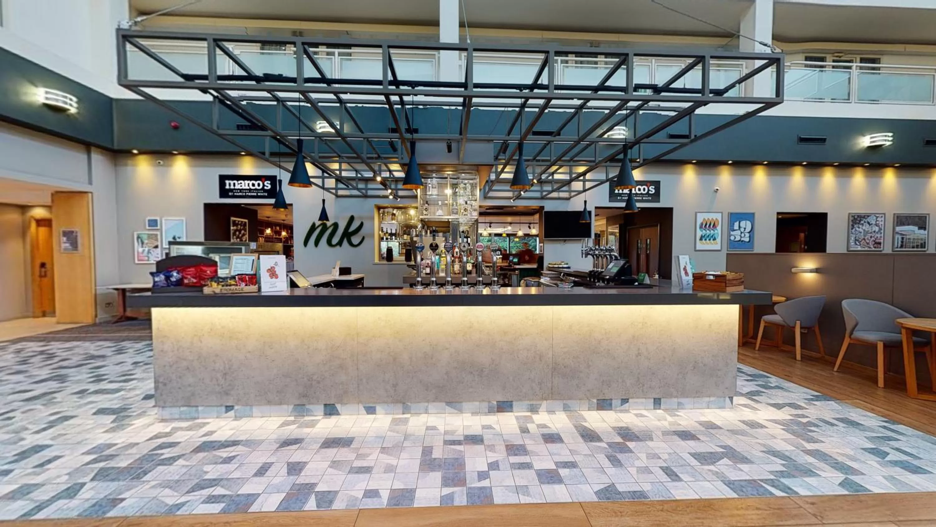 Restaurant/places to eat in Holiday Inn Milton Keynes Central by IHG