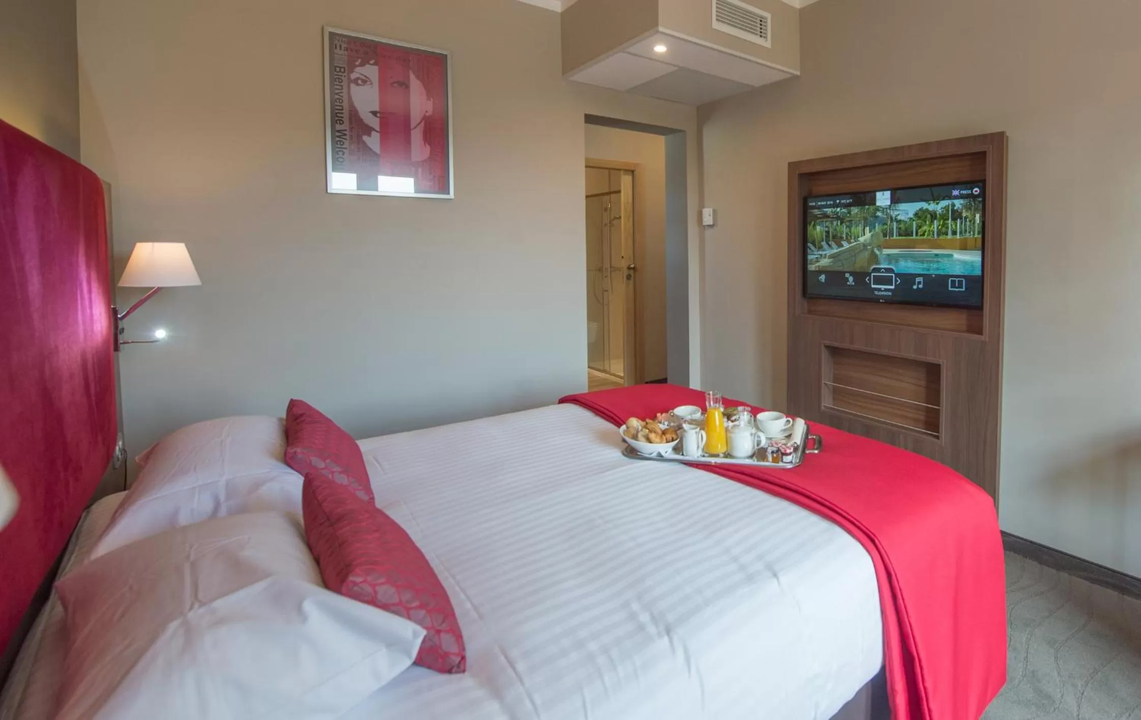 Bed in Hotel Lou Castelet