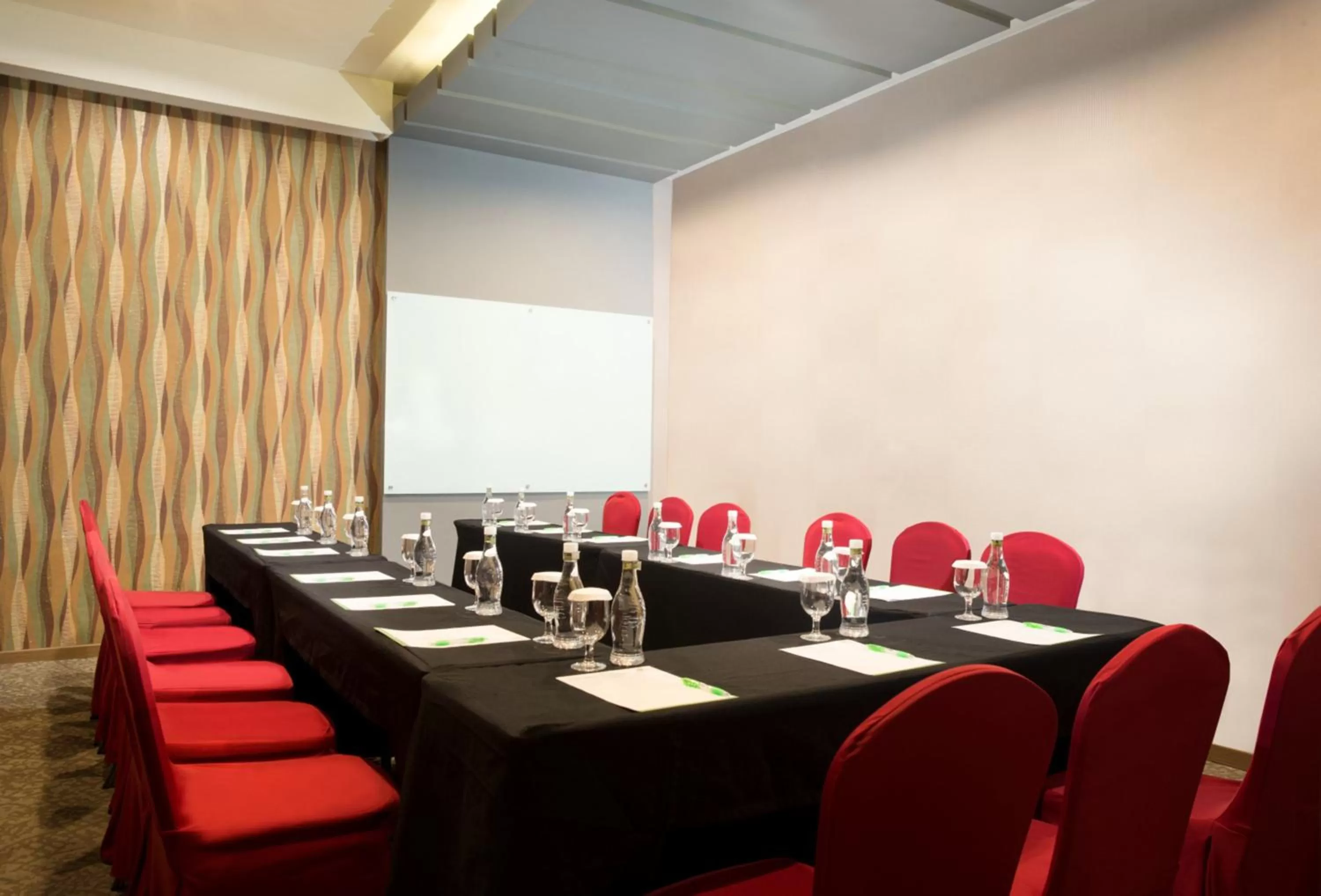 Meeting/conference room in Holiday Inn Cikarang Jababeka by IHG