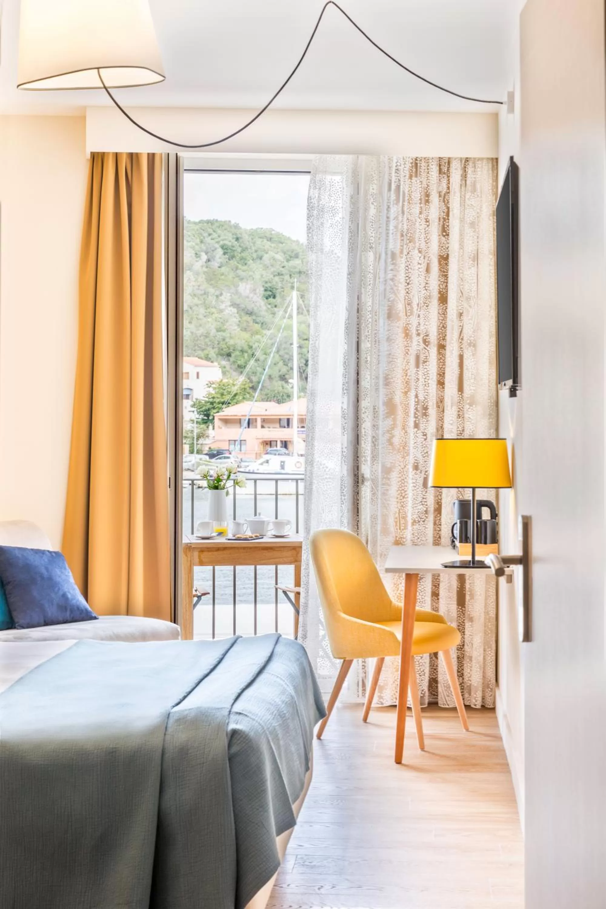 Bed in Best Western Hotel du Roy d'Aragon