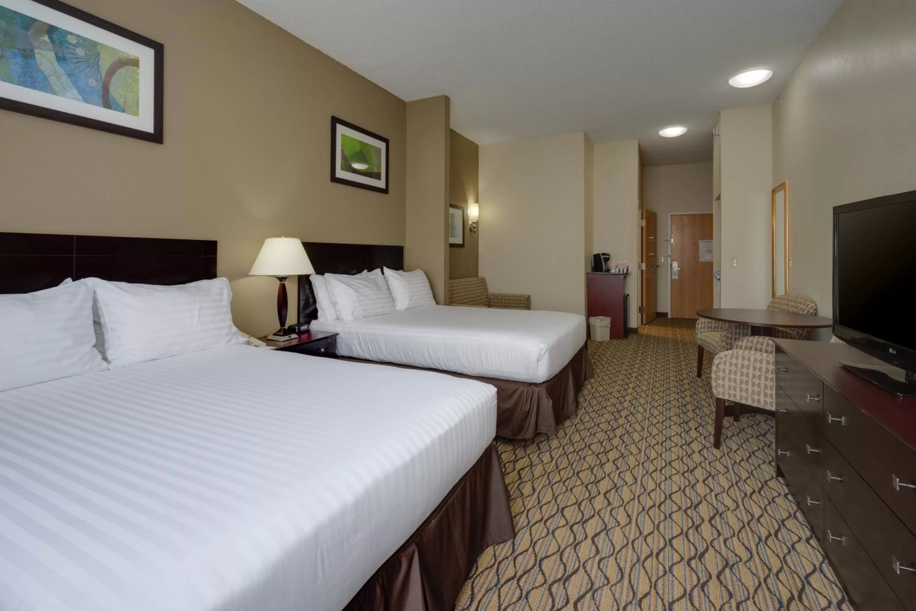 Photo of the whole room, Bed in Holiday Inn Express Charles Town by IHG