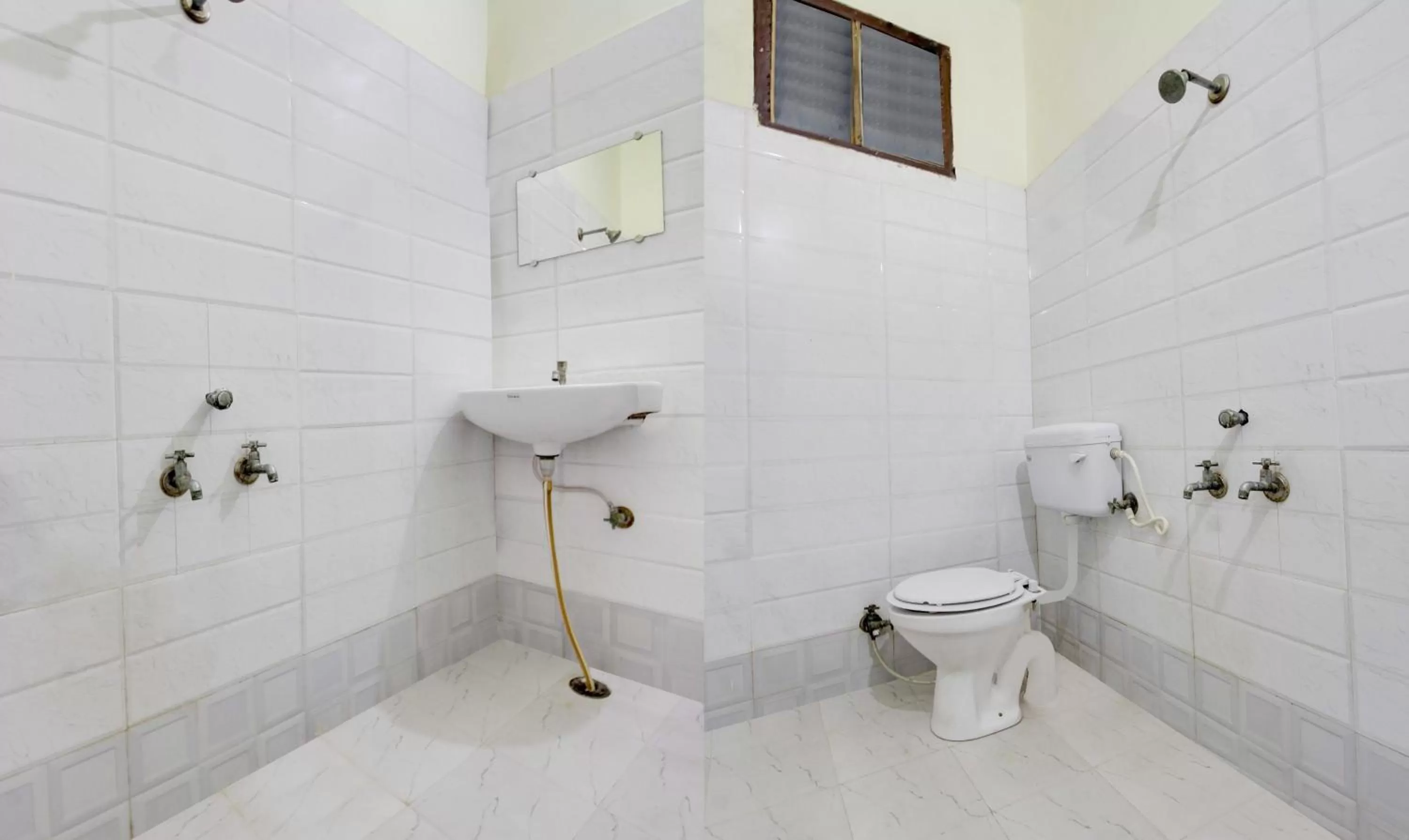 Bathroom in Itsy By Treebo - Royal Monarch