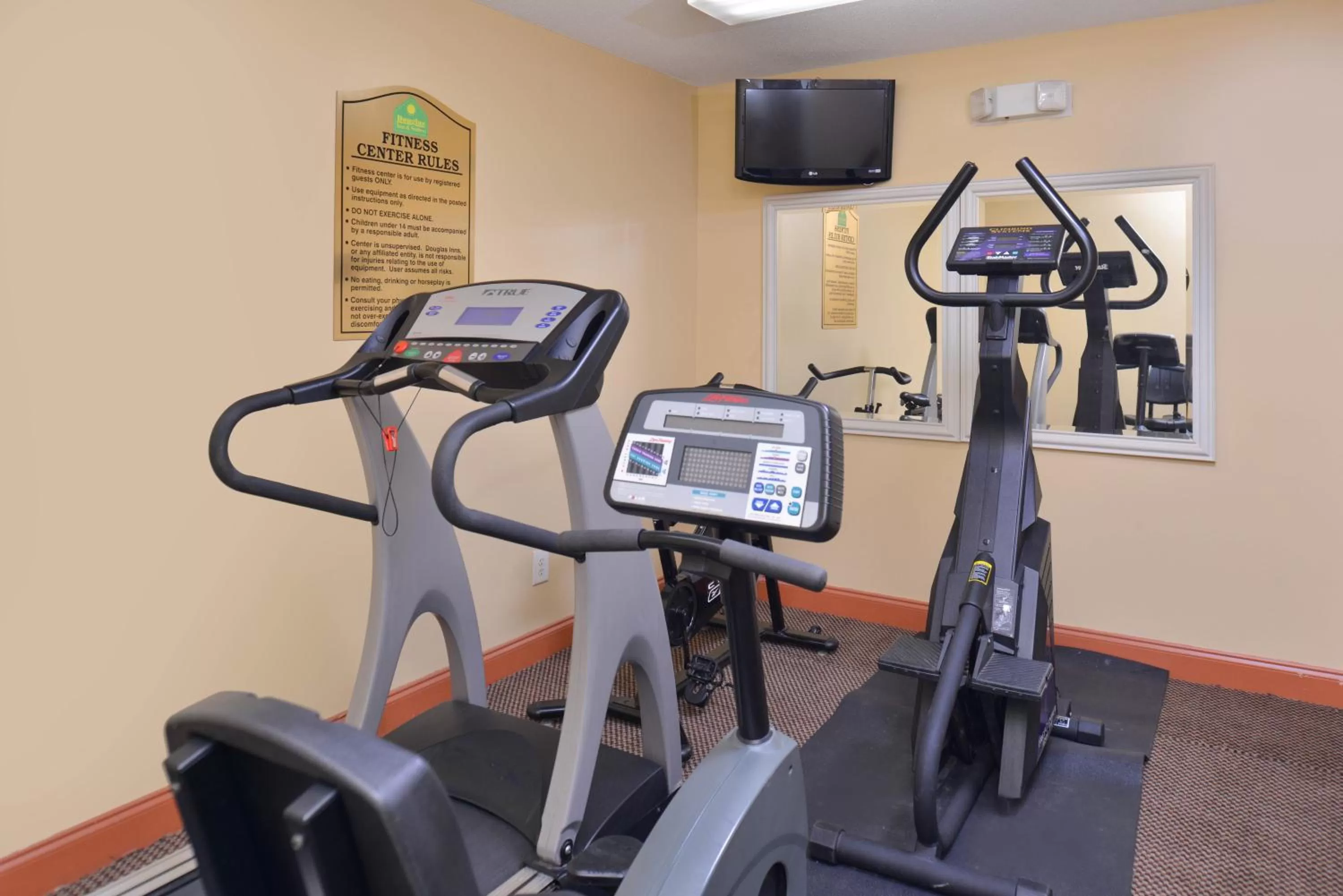 Fitness centre/facilities in Douglas Inn & Suites