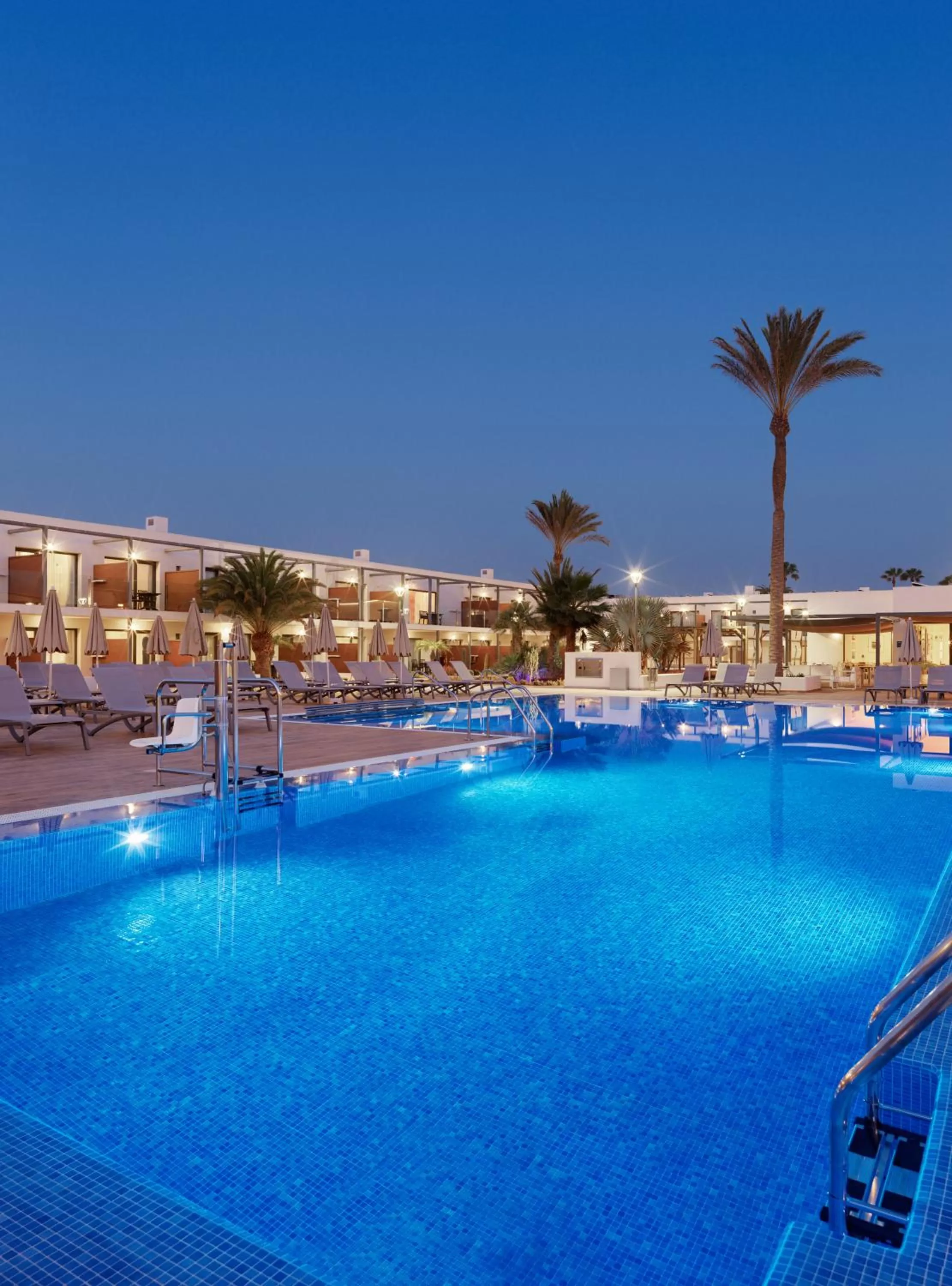 Swimming pool in H10 Ocean Dreams Hotel Boutique - Adults Only