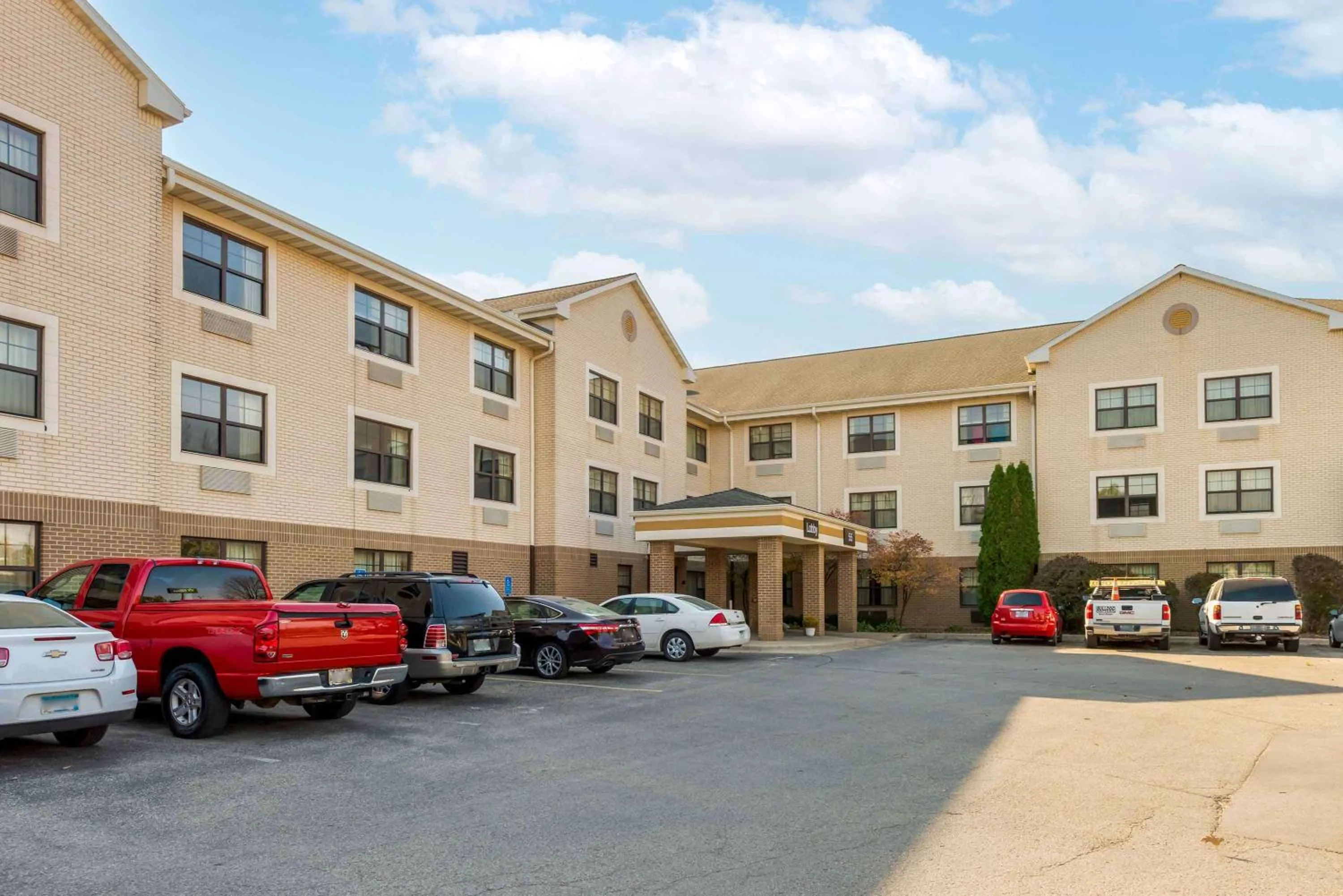 Property building in MainStay Suites Rochester South Mayo Clinic