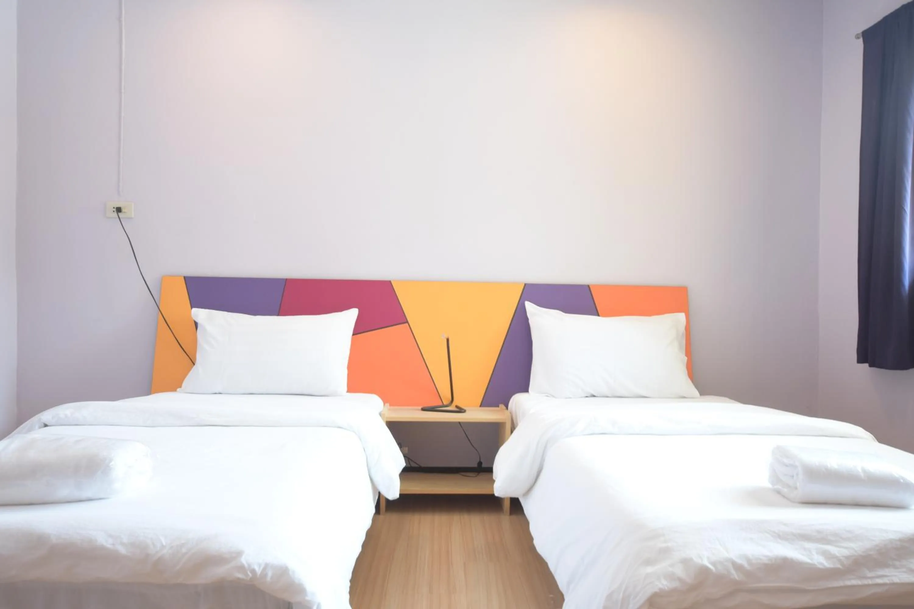 Photo of the whole room, Bed in Room@Vipa