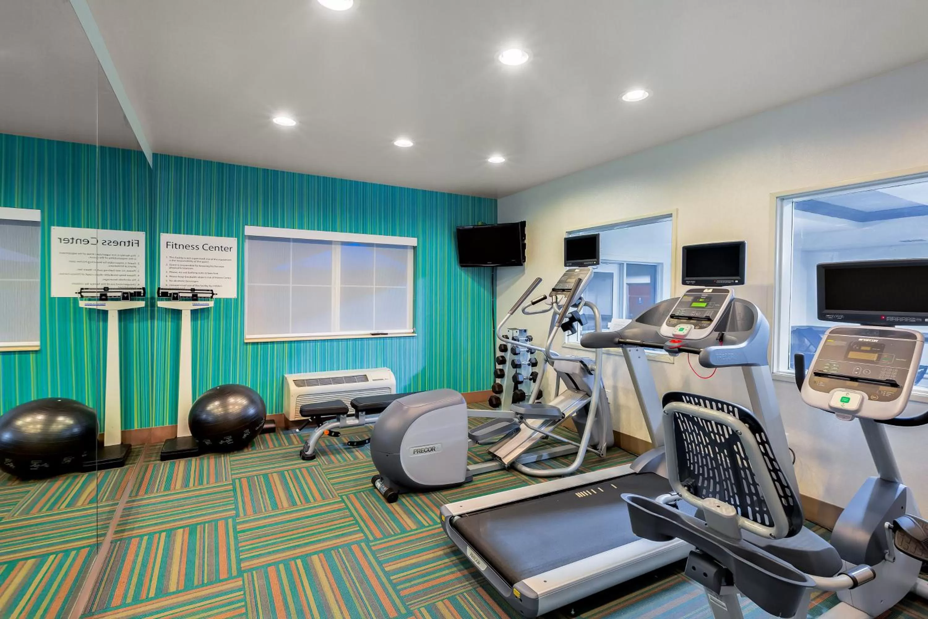 Fitness centre/facilities in Holiday Inn Express Hotel & Suites Oroville Southwest by IHG