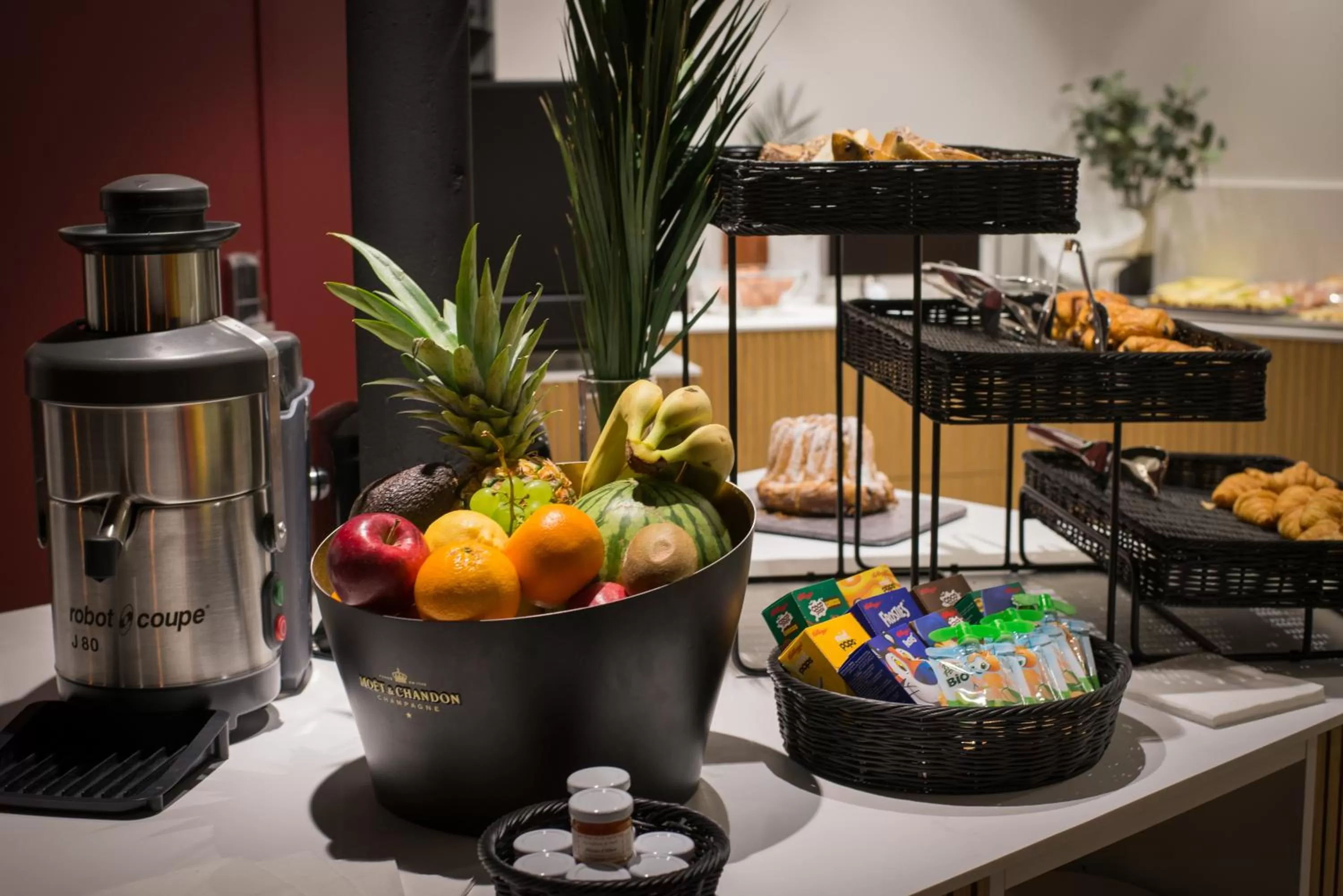 Coffee/tea facilities in L' Hôtel & Spa Ribeauville- Haut-Koenigsbourg