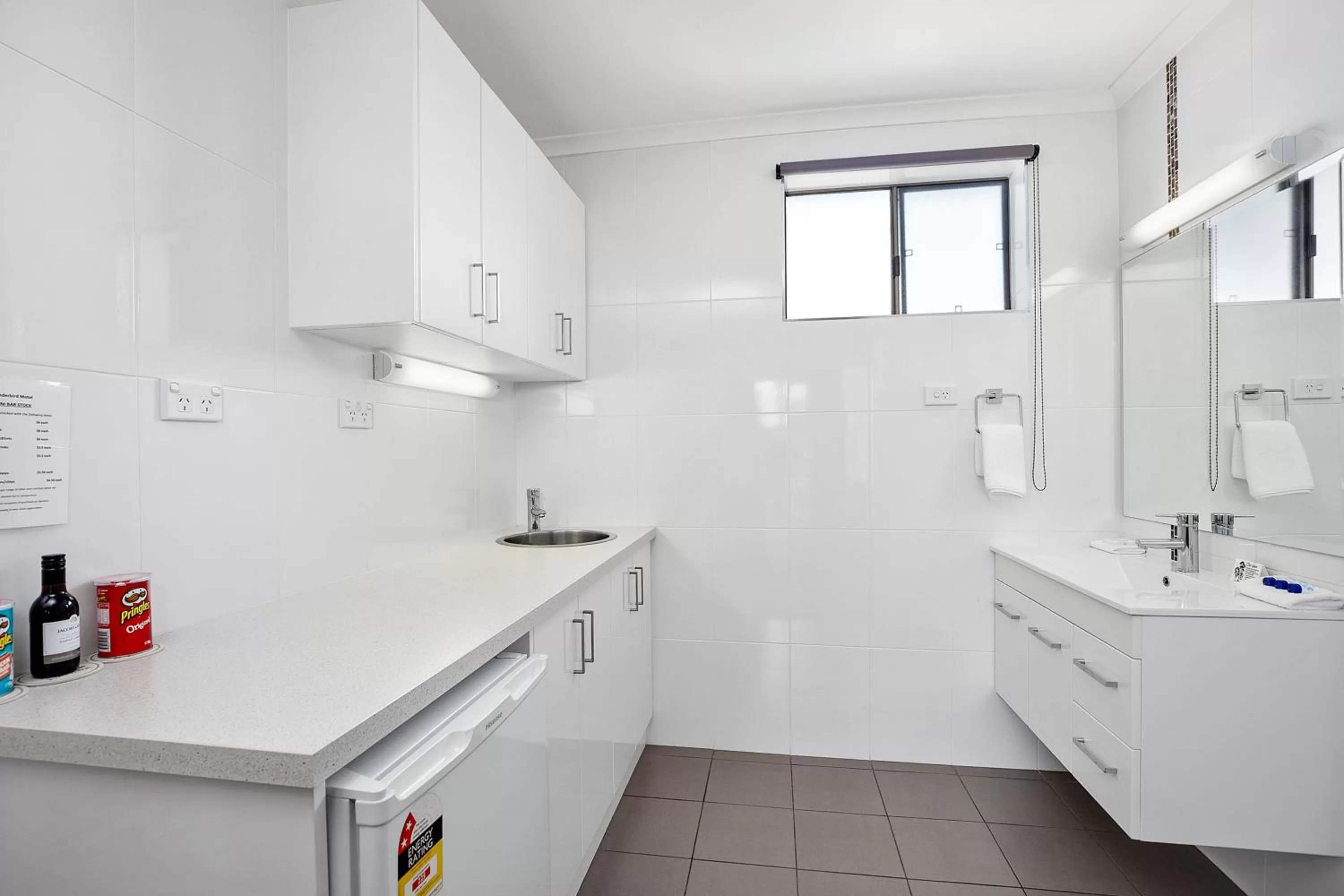 Bathroom in Thunderbird Motel Yass