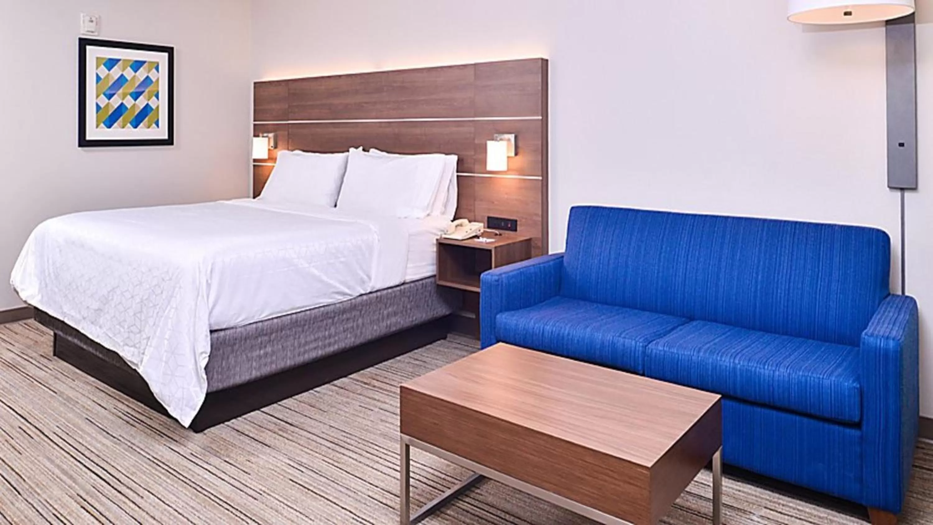Photo of the whole room, Bed in Holiday Inn Express Hotel & Suites Mount Pleasant by IHG
