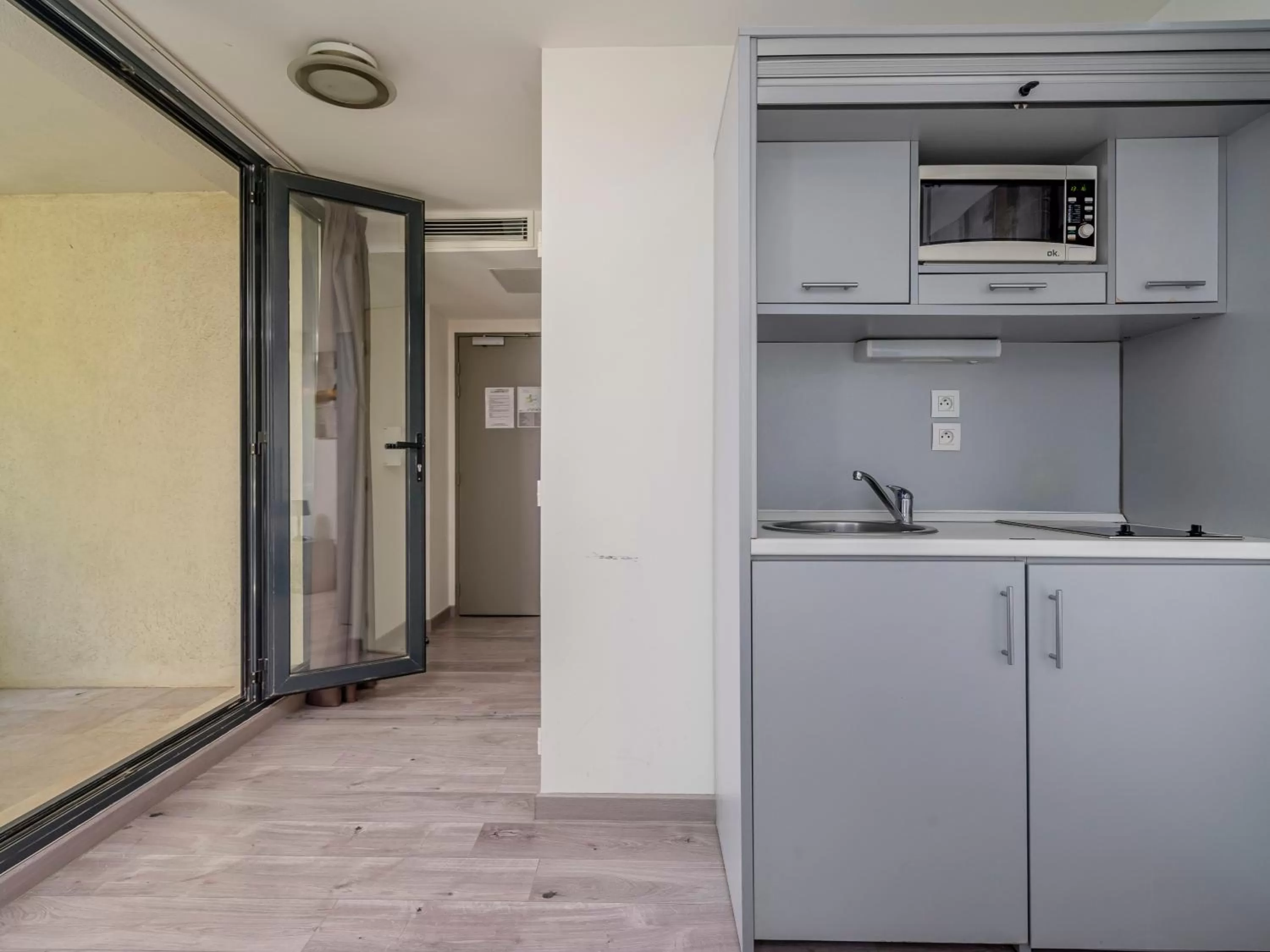 Kitchen or kitchenette, Kitchen/Kitchenette in Vacancéole - Résidence Adriana