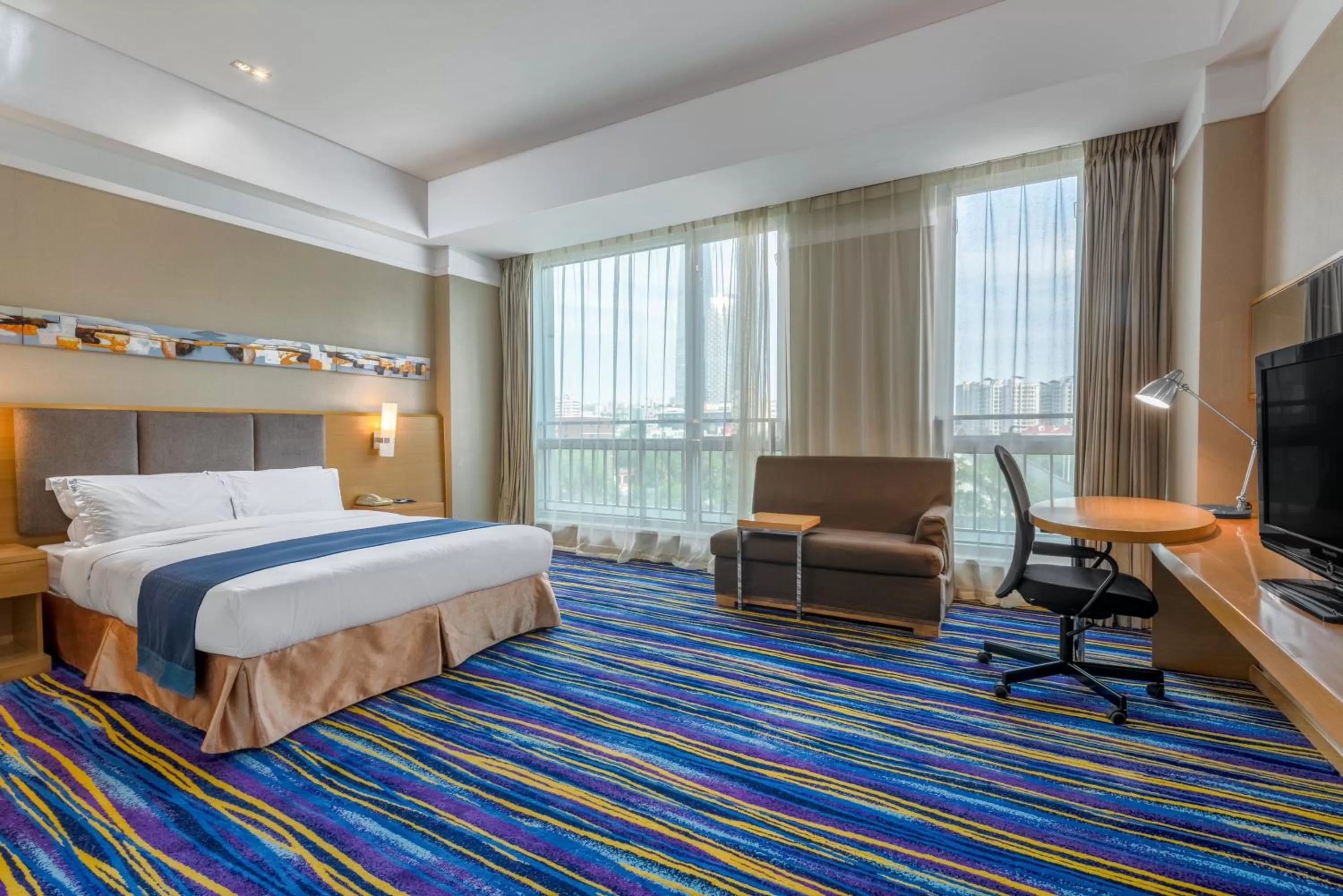 Photo of the whole room in Holiday Inn Express Tianjin Heping by IHG