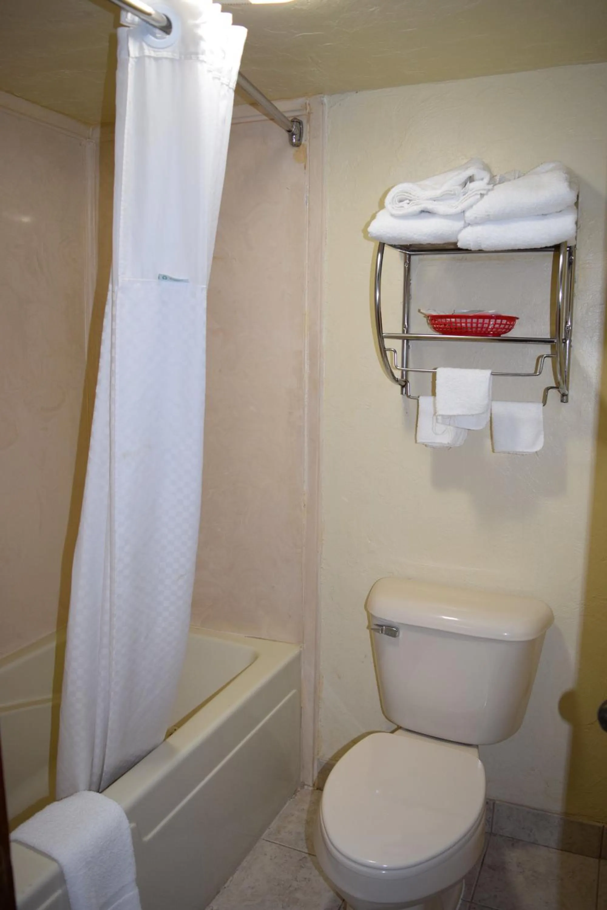 Bathroom in Travelodge Inn & Suites by Wyndham Norman