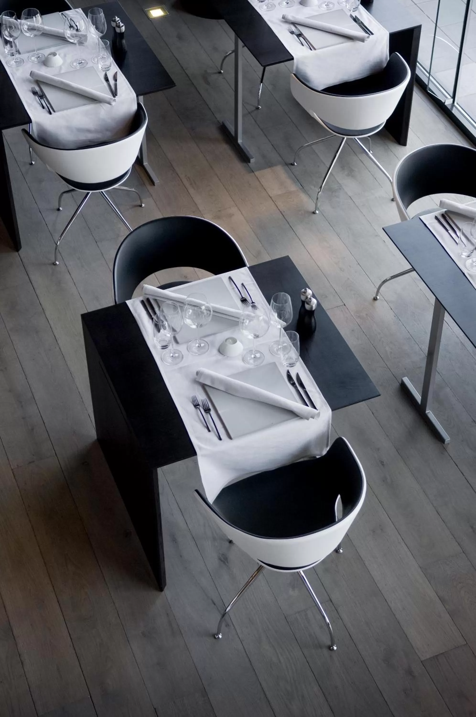 Restaurant/places to eat in Carbon Hotel