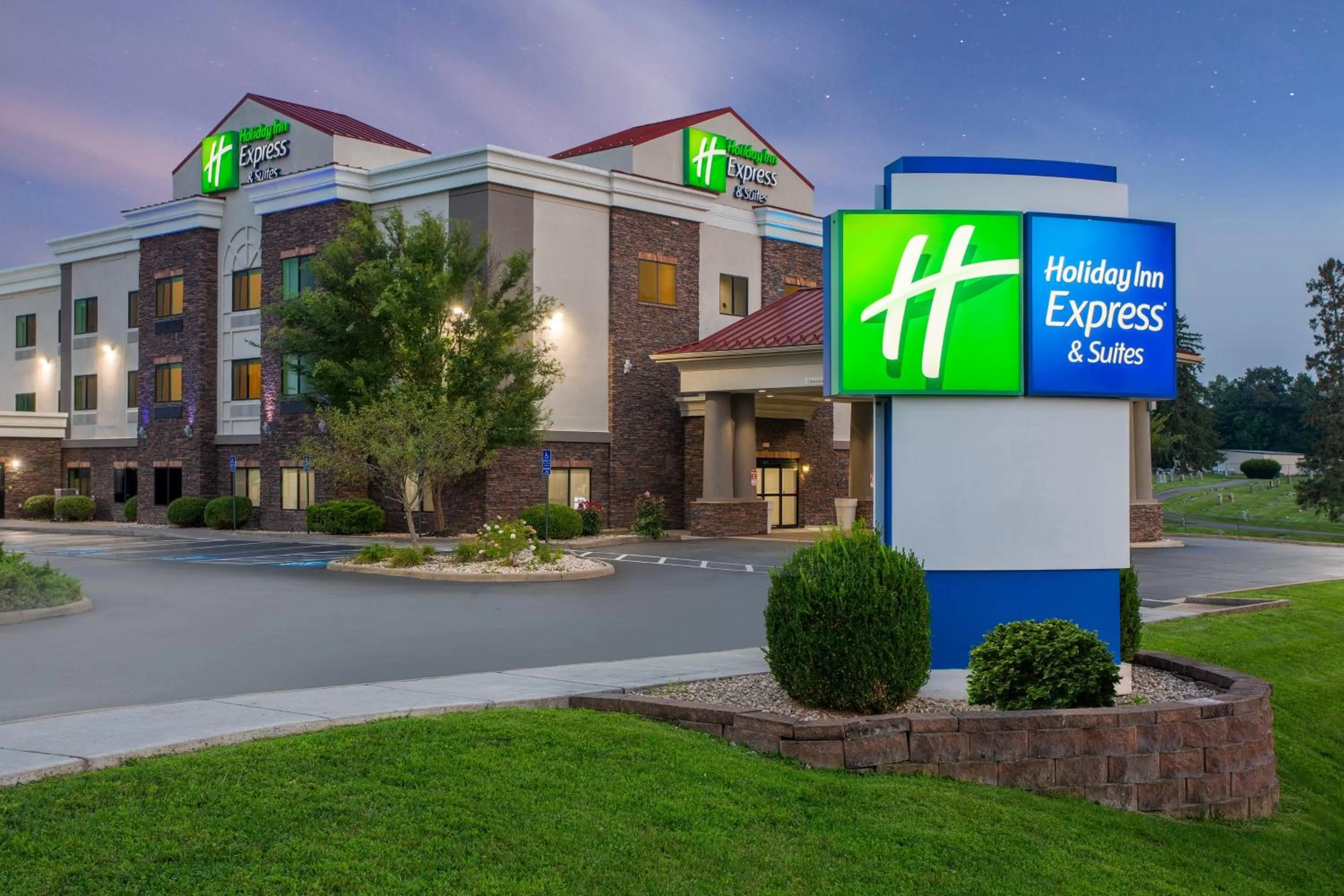 Property building in Holiday Inn Express Hotel & Suites Lewisburg by IHG