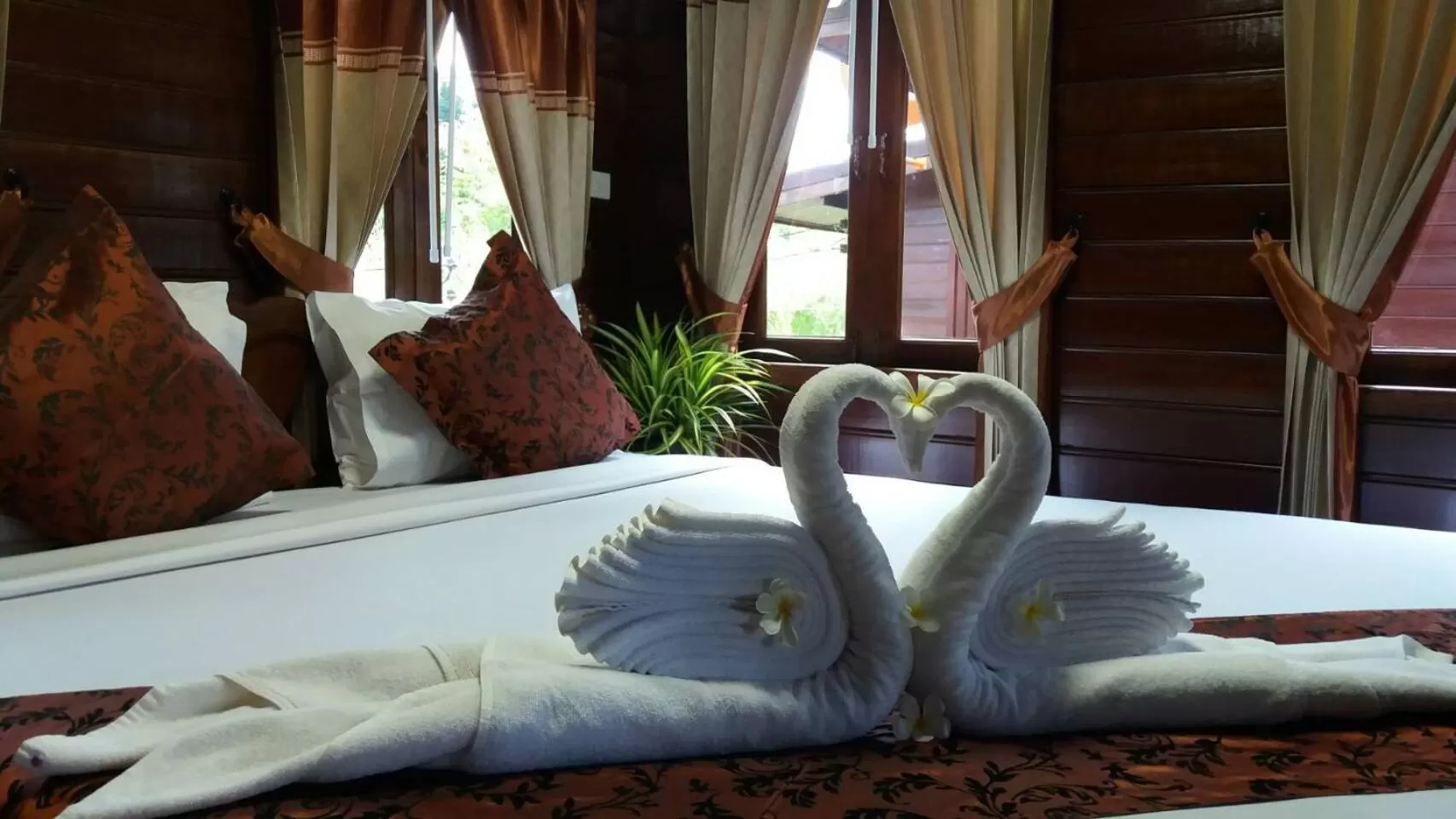 Bed in Baannai Lake View Resort