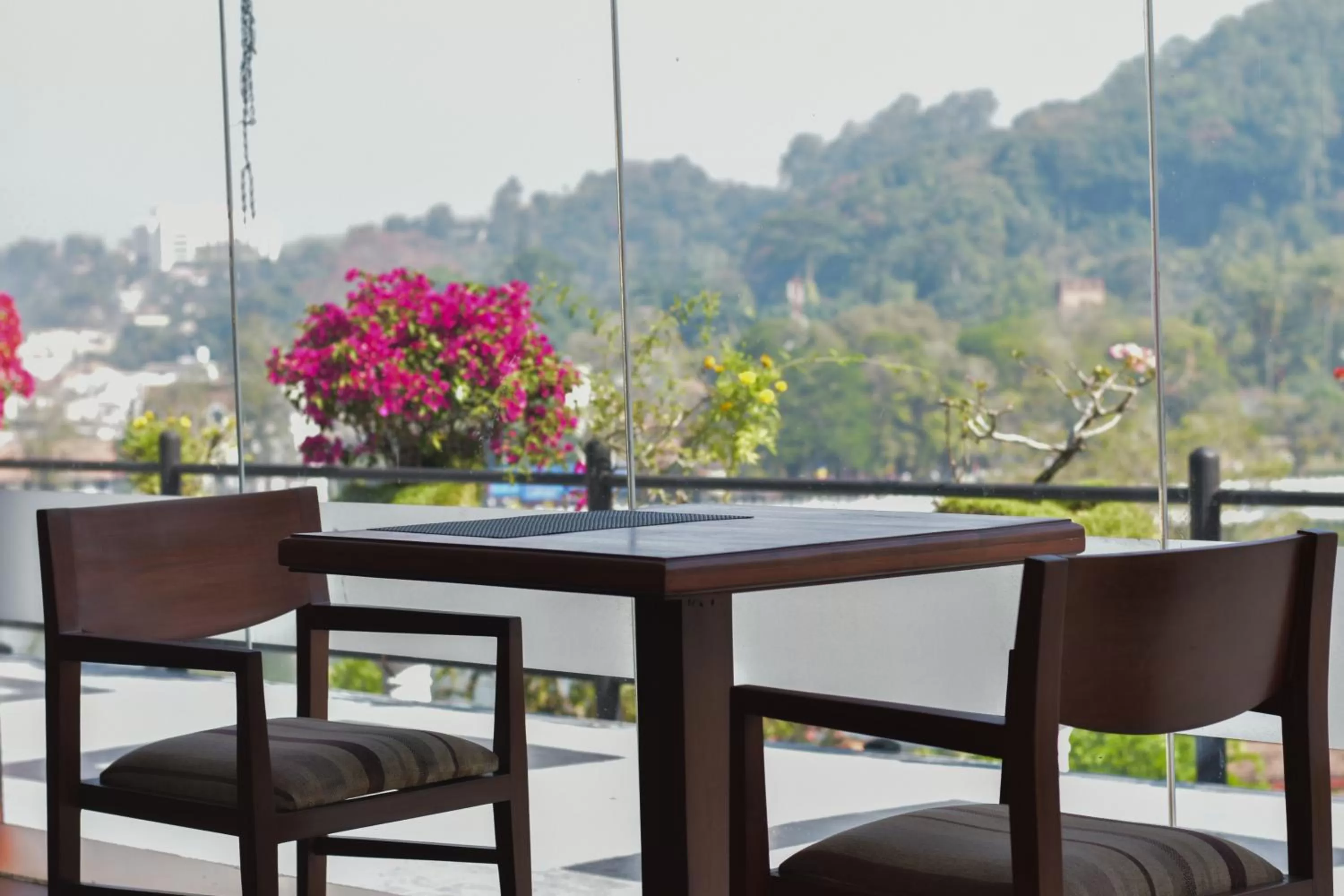 Restaurant/places to eat in Heaven Seven Kandy