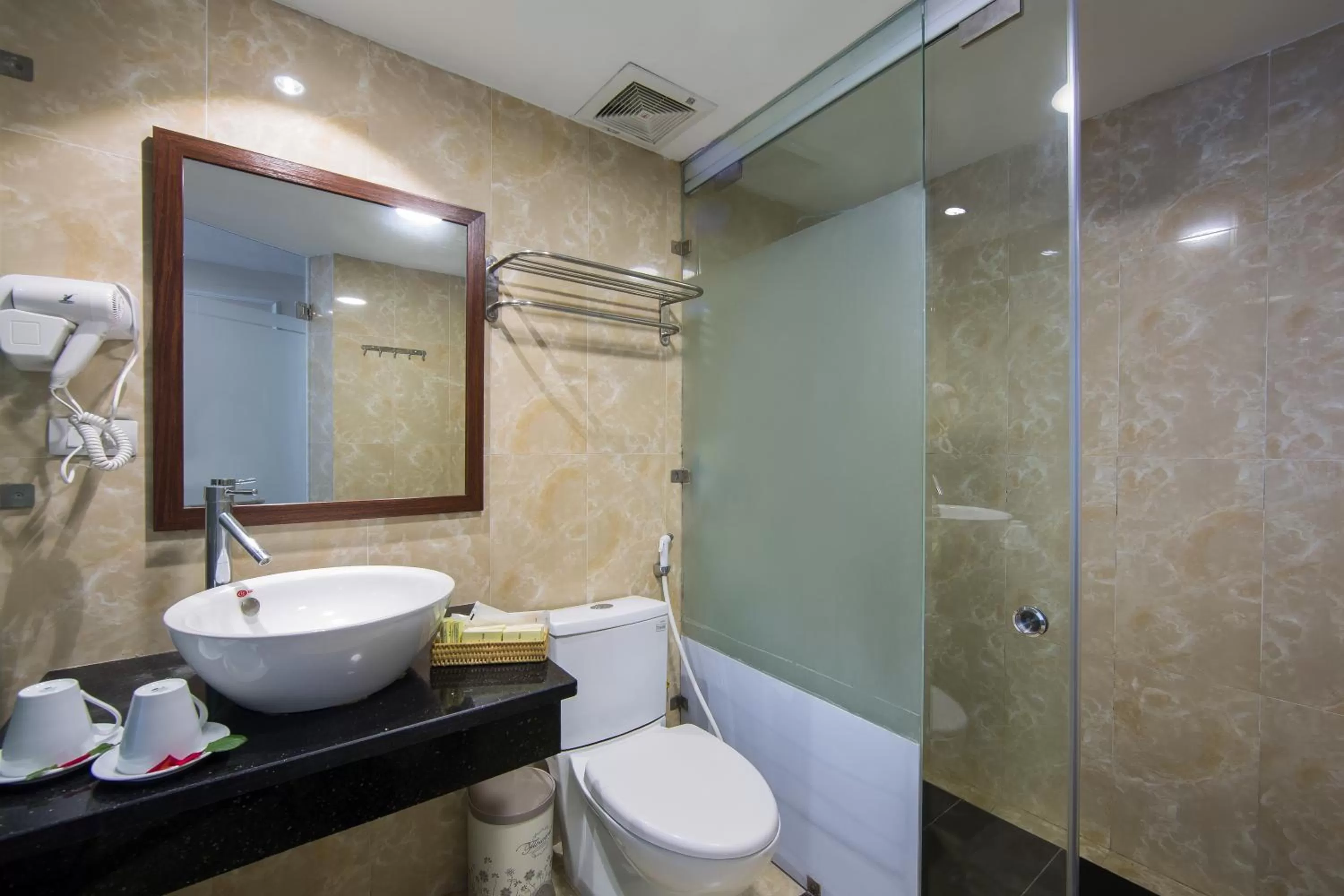 Shower in Splendid Pearlight Hanoi