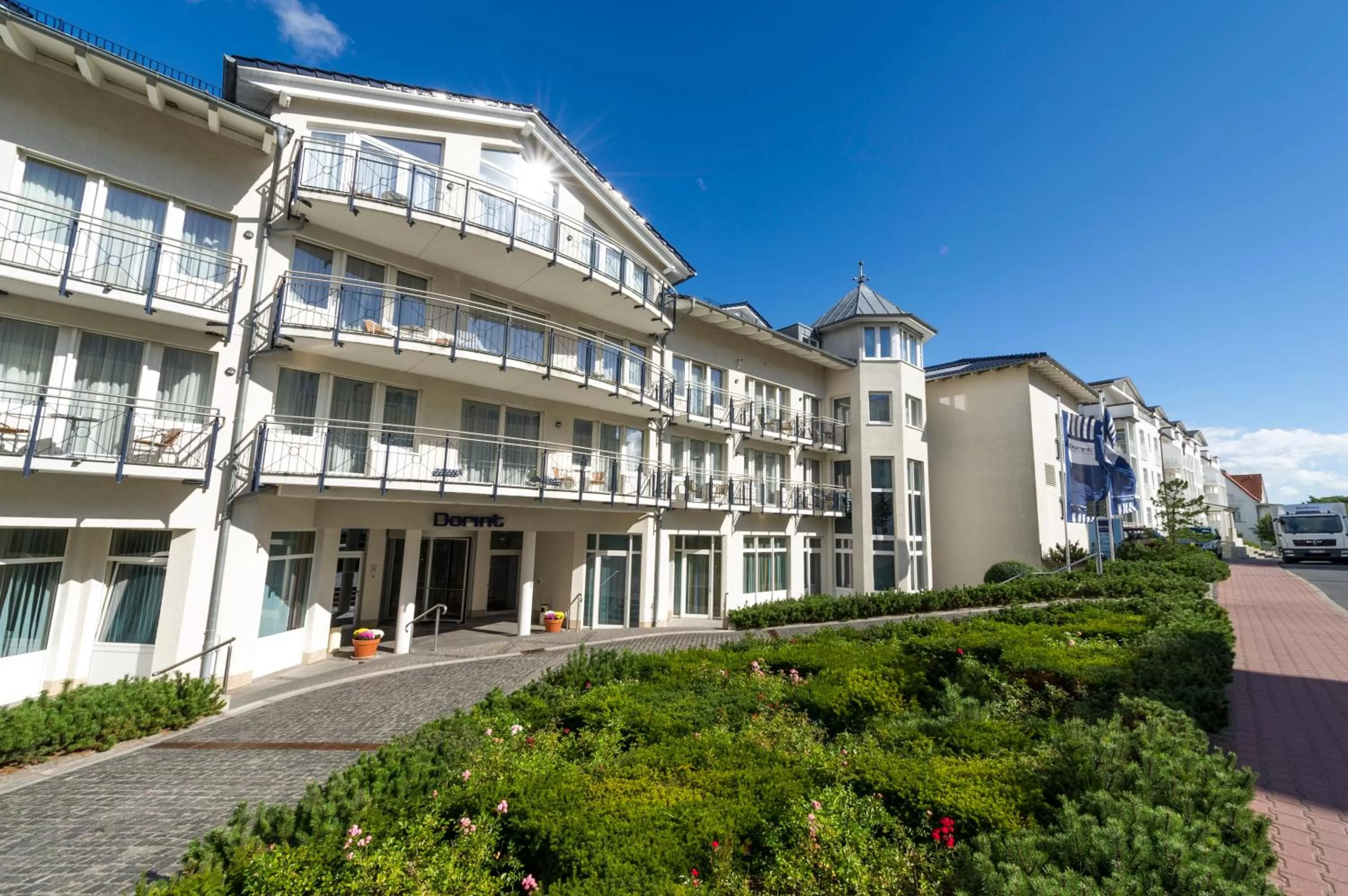 Facade/entrance in Dorint Strandhotel Binz/Rügen