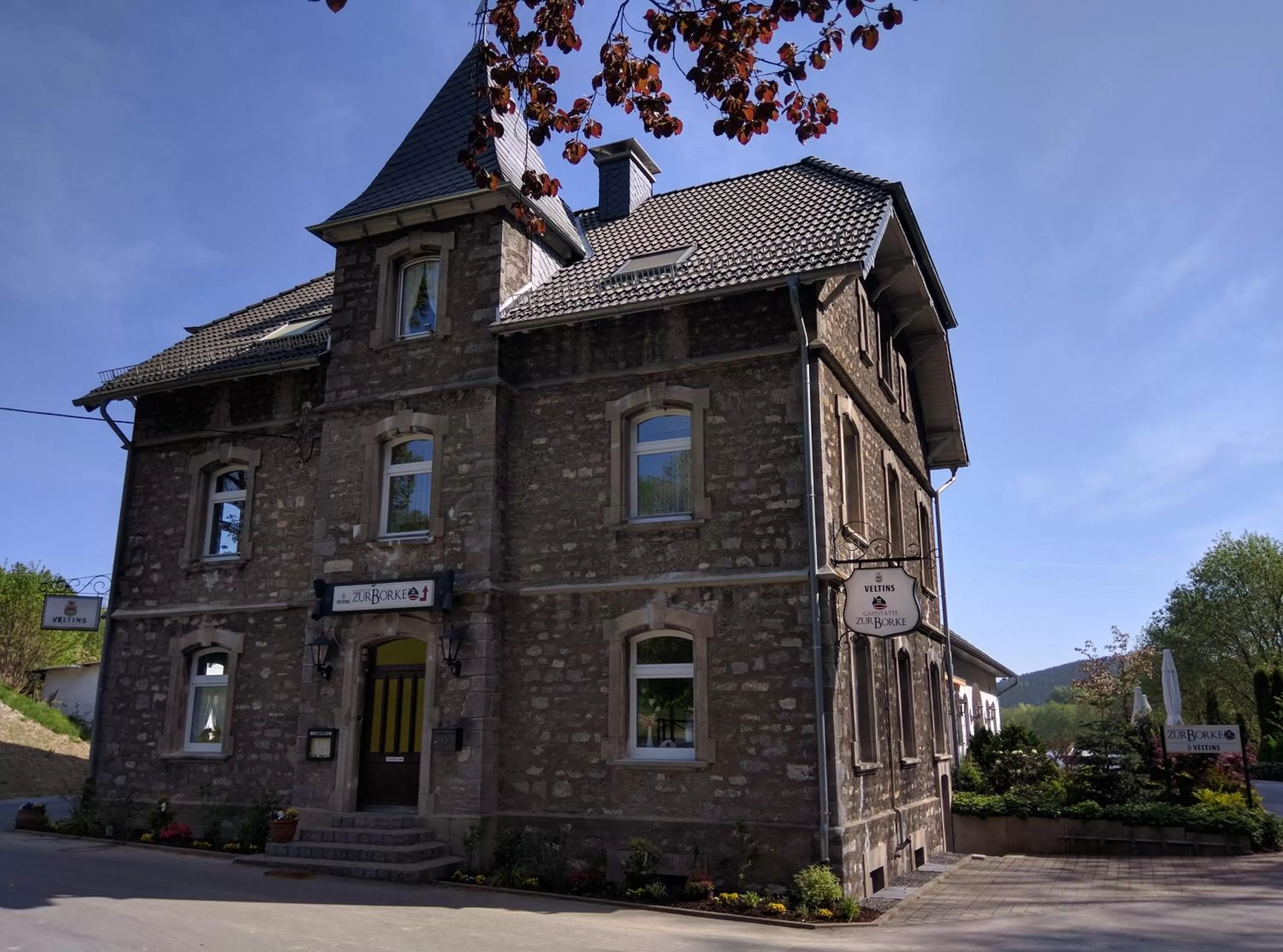 Facade/entrance in Hotel Zur-Borke