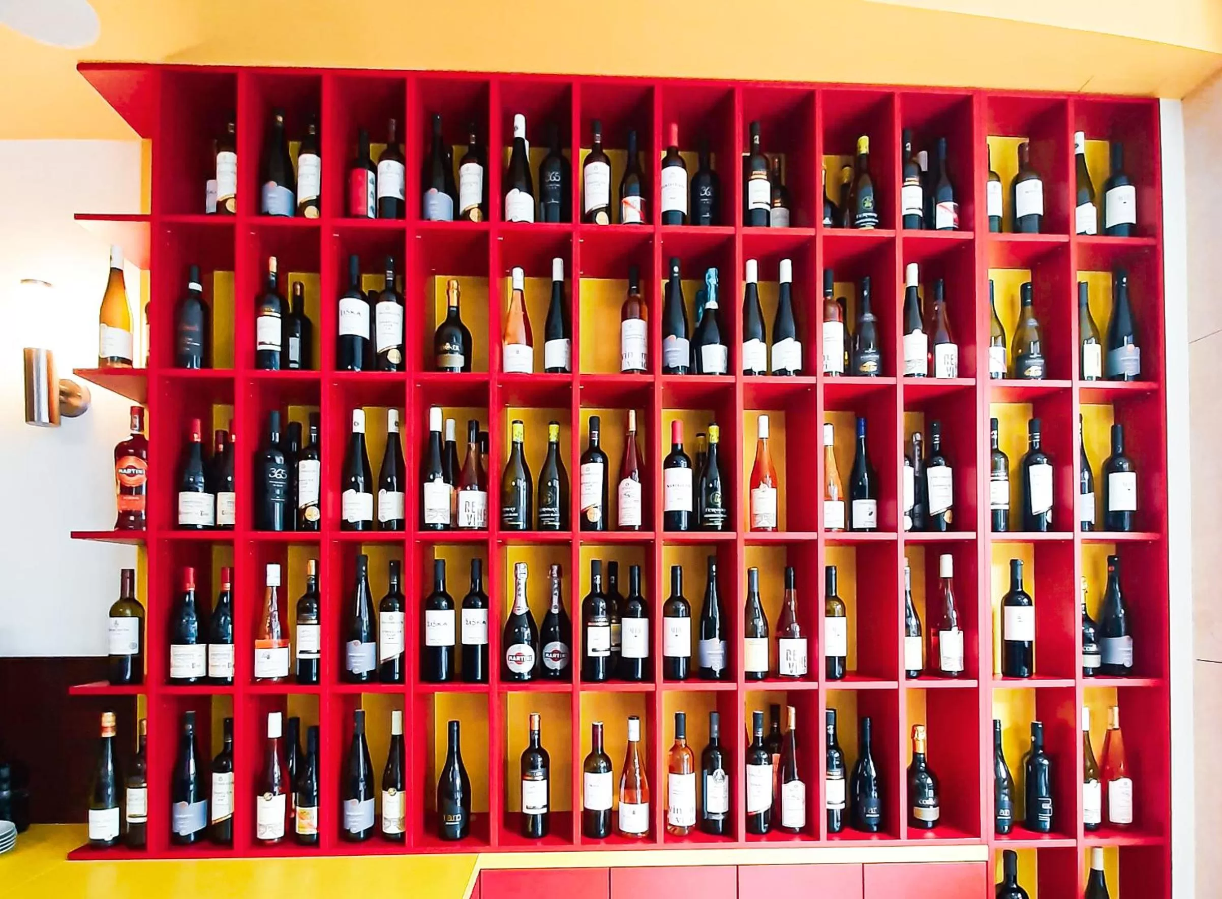 Restaurant/places to eat in Hotel Avion - National Cultural Monument - ICONIC HOUSES ORG