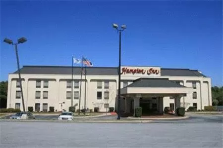 Property building in Hampton Inn Madison