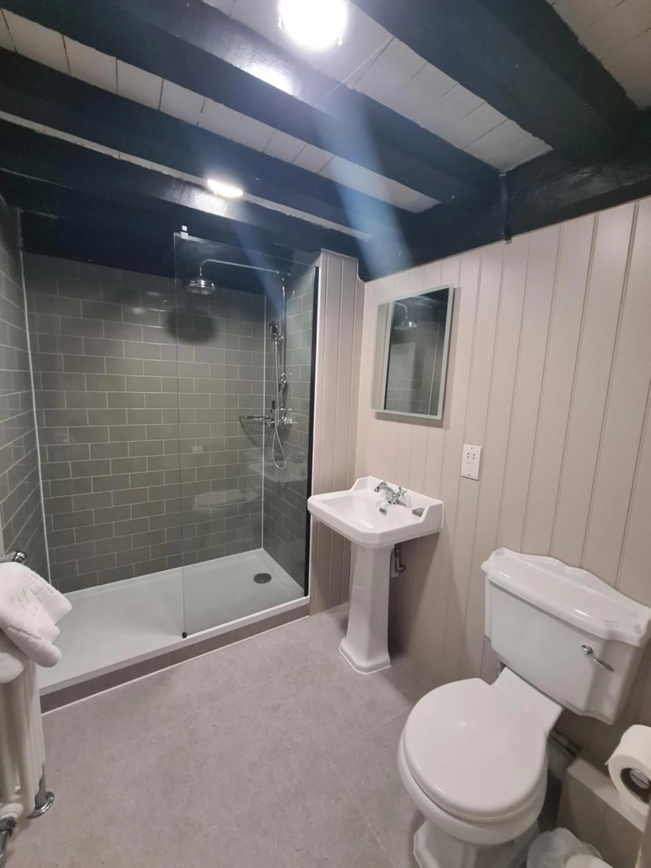 Bathroom in Kings Arms Hotel