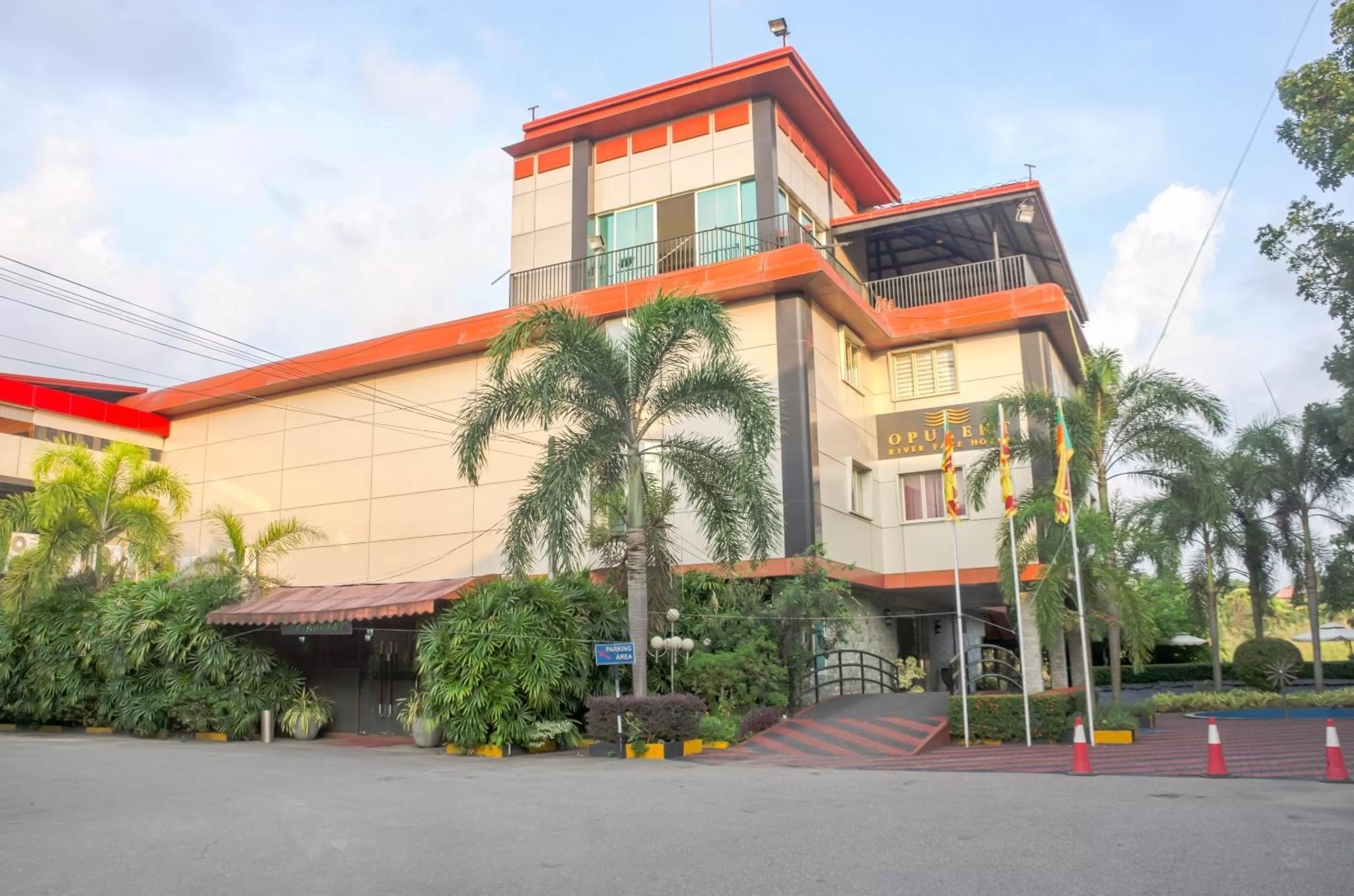Facade/entrance in Opulent River Face Hotel