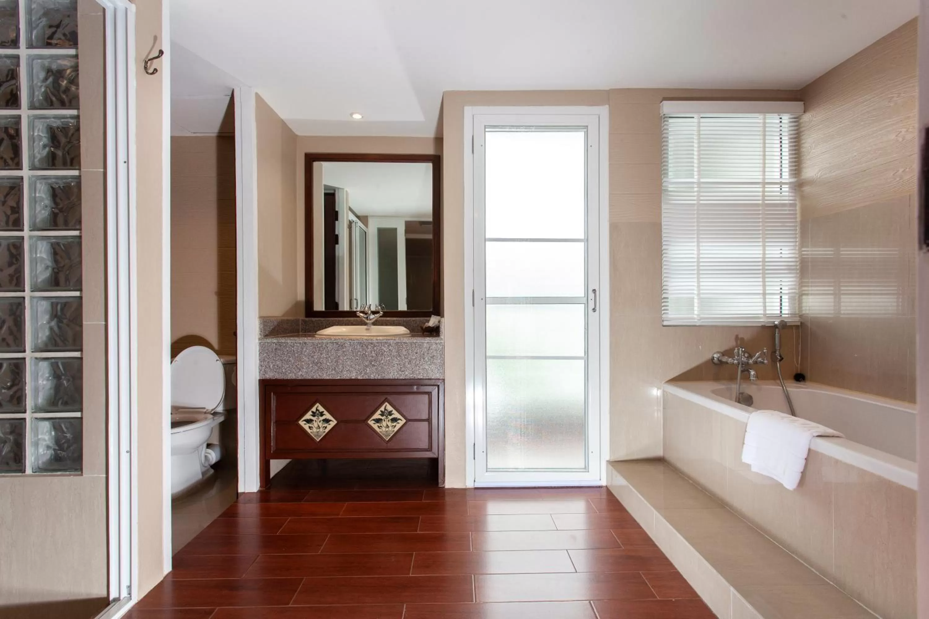 Bathroom in Viangbua Mansion