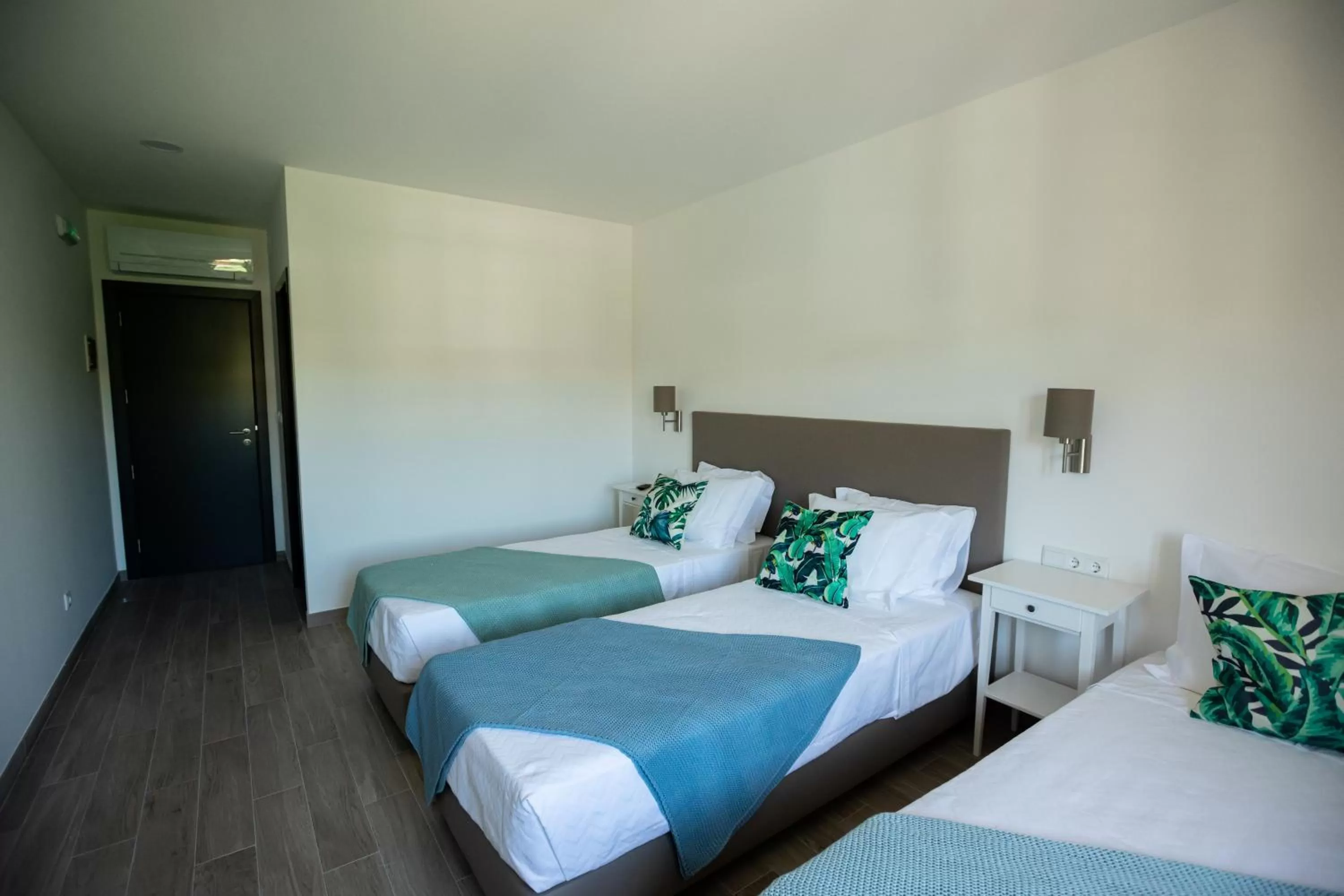 Bedroom, Bed in Porto D'Abrigo - Alojamento Local