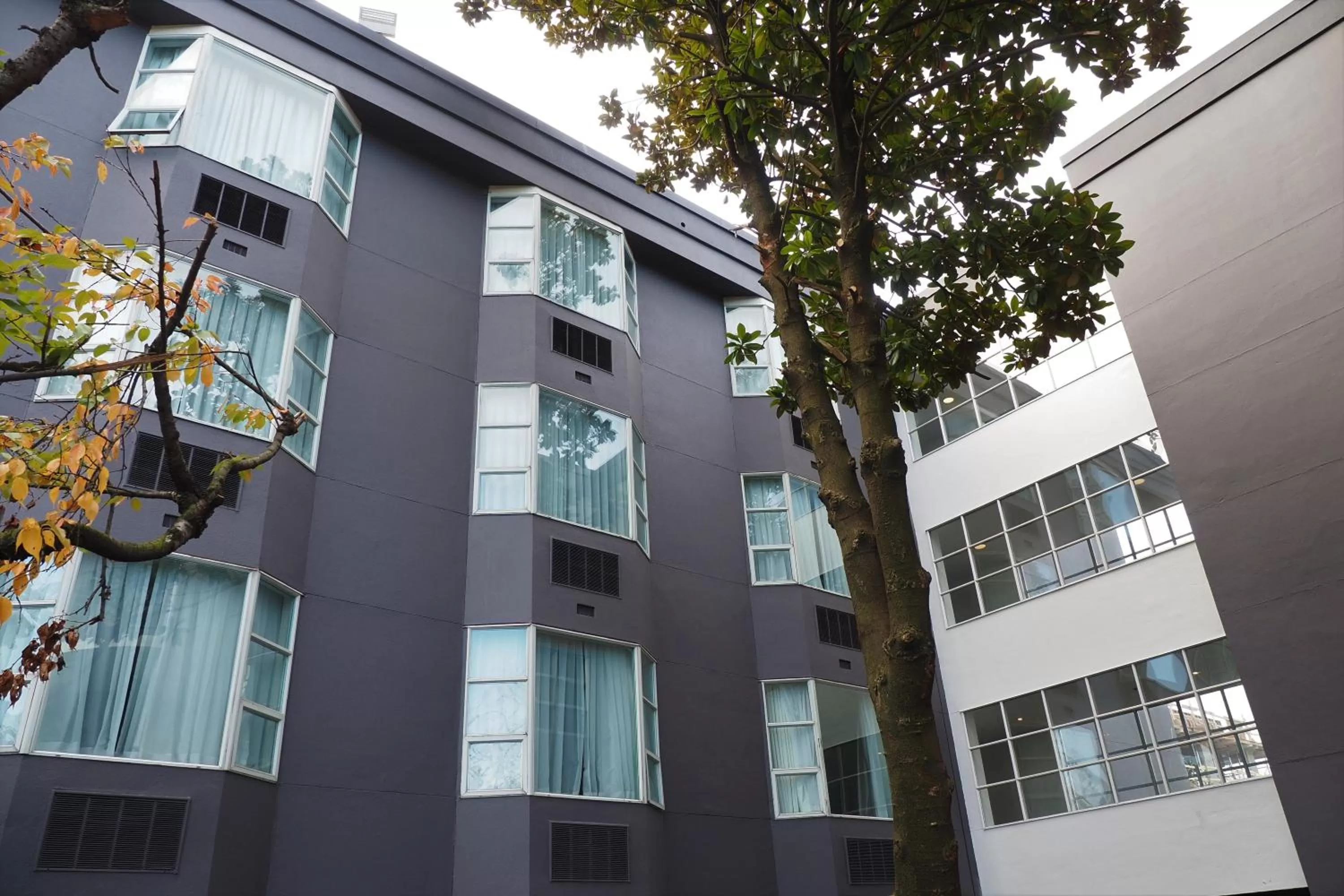 Property building in Best Western Plus Vancouver Airport Hotel