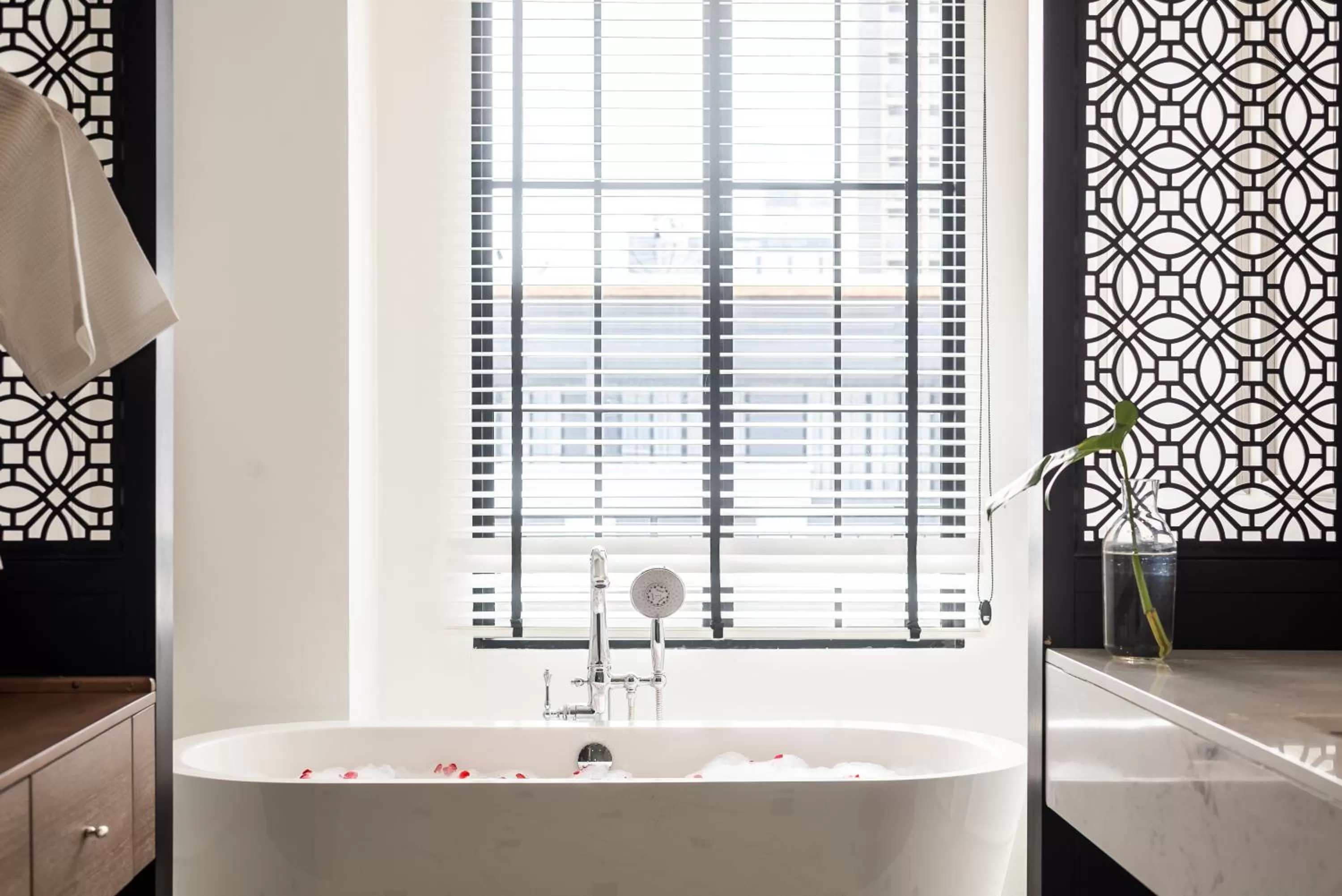 Bath in One Patio Hotel Pattaya - SHA Extra Plus